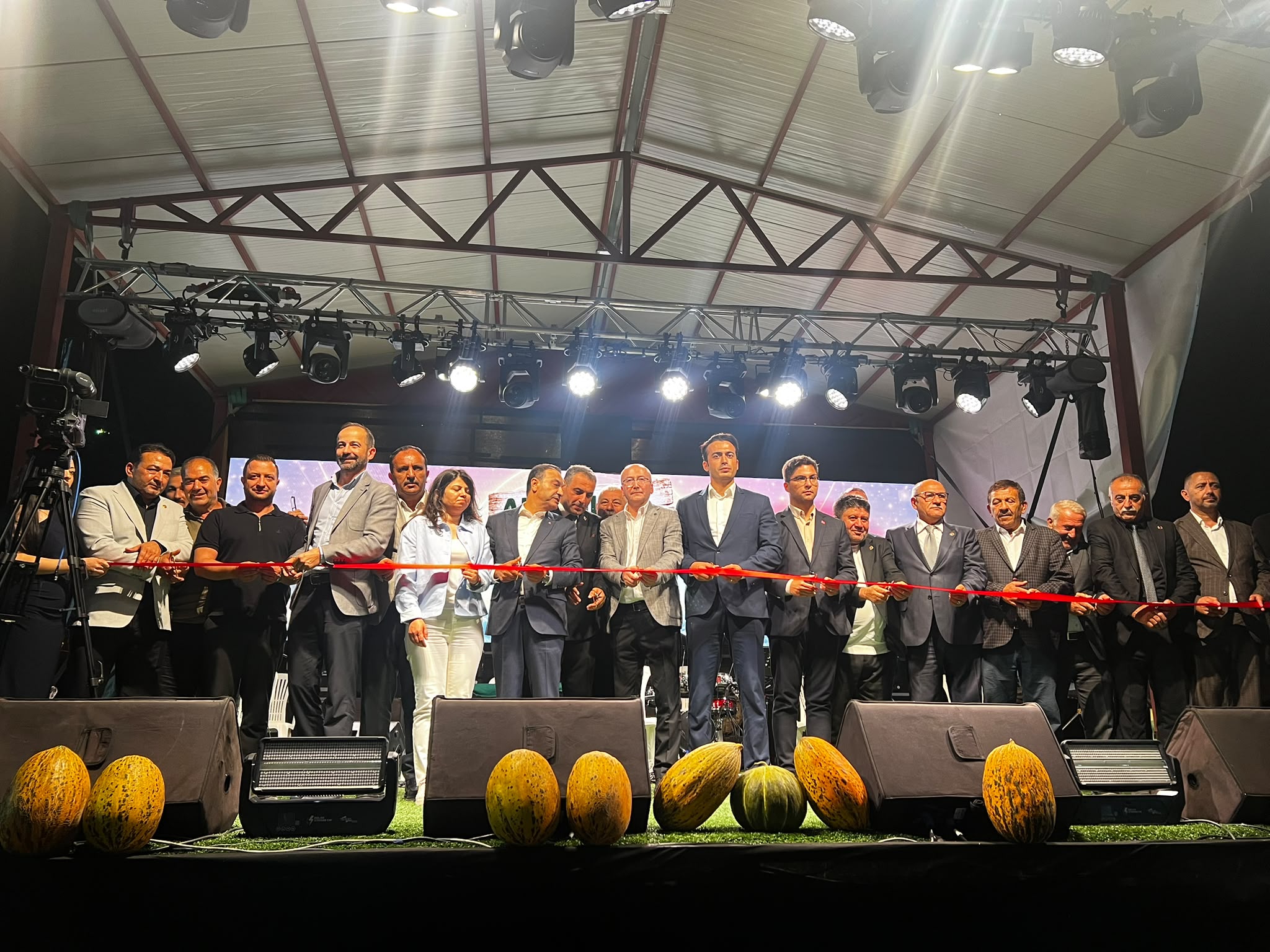 Akıncılar’da festival coşkusu: 30 ton kavun ikram edildi!