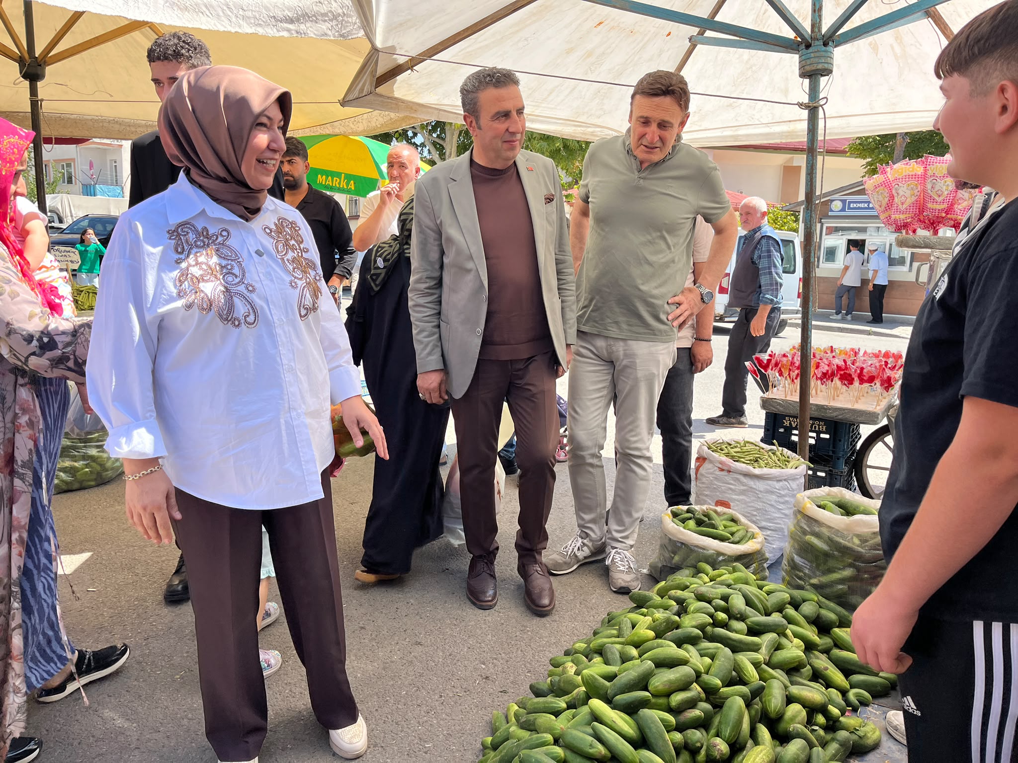 Cumartesi Pazarı'nda esnaf buluşması