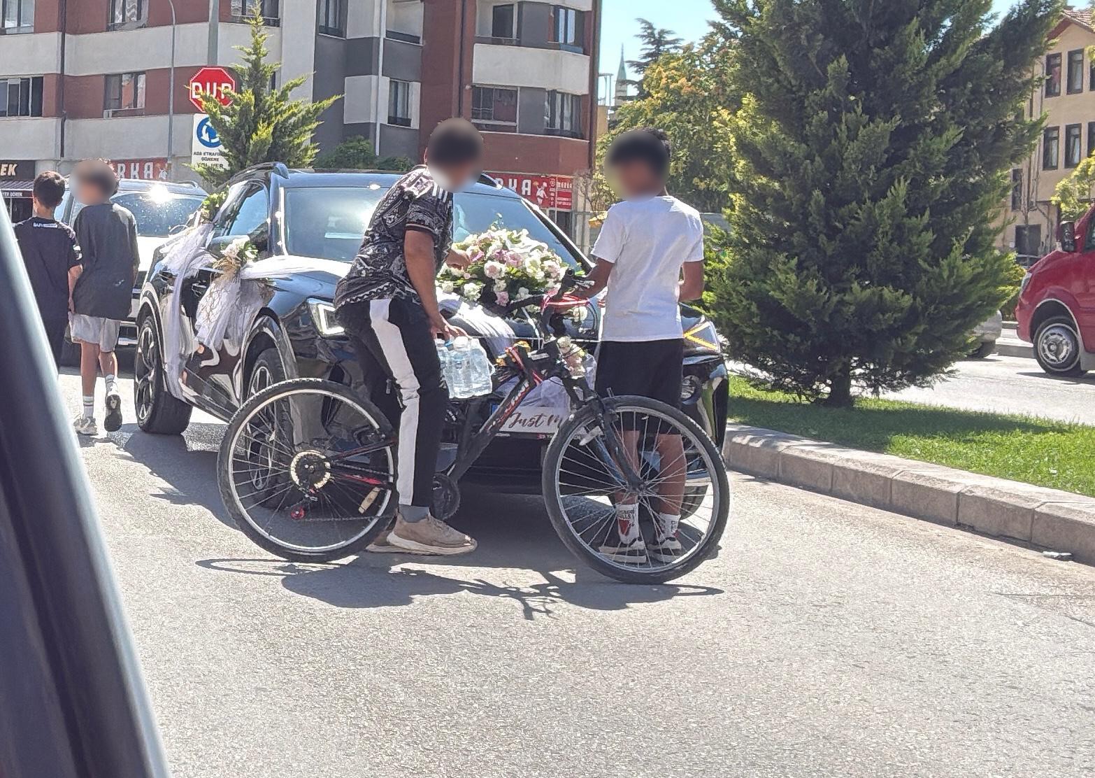 Bahşiş almak için canlarını tehlikeye attılar