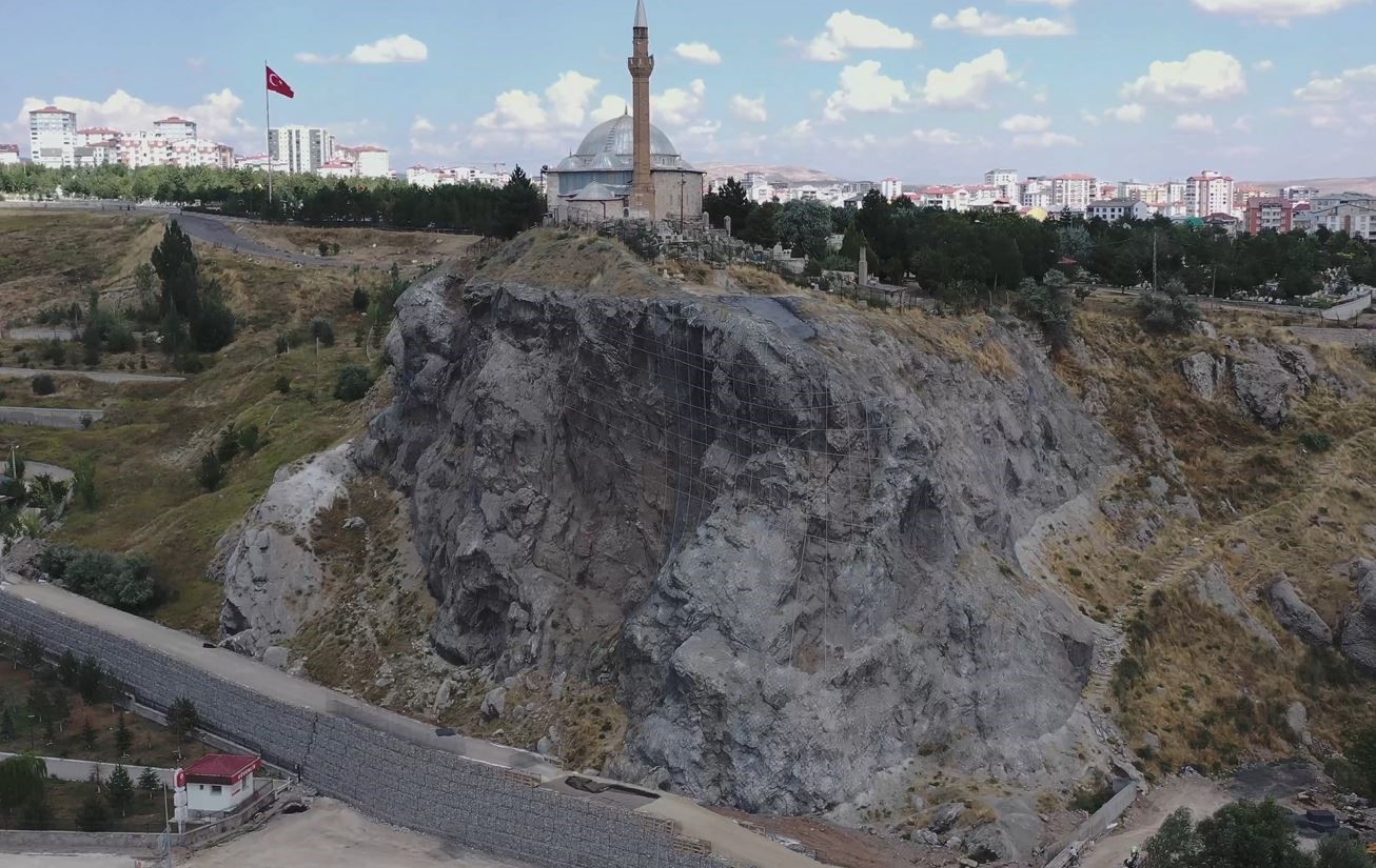 Sivas'ın manevi kalbinde tehlikeye geçit yok
