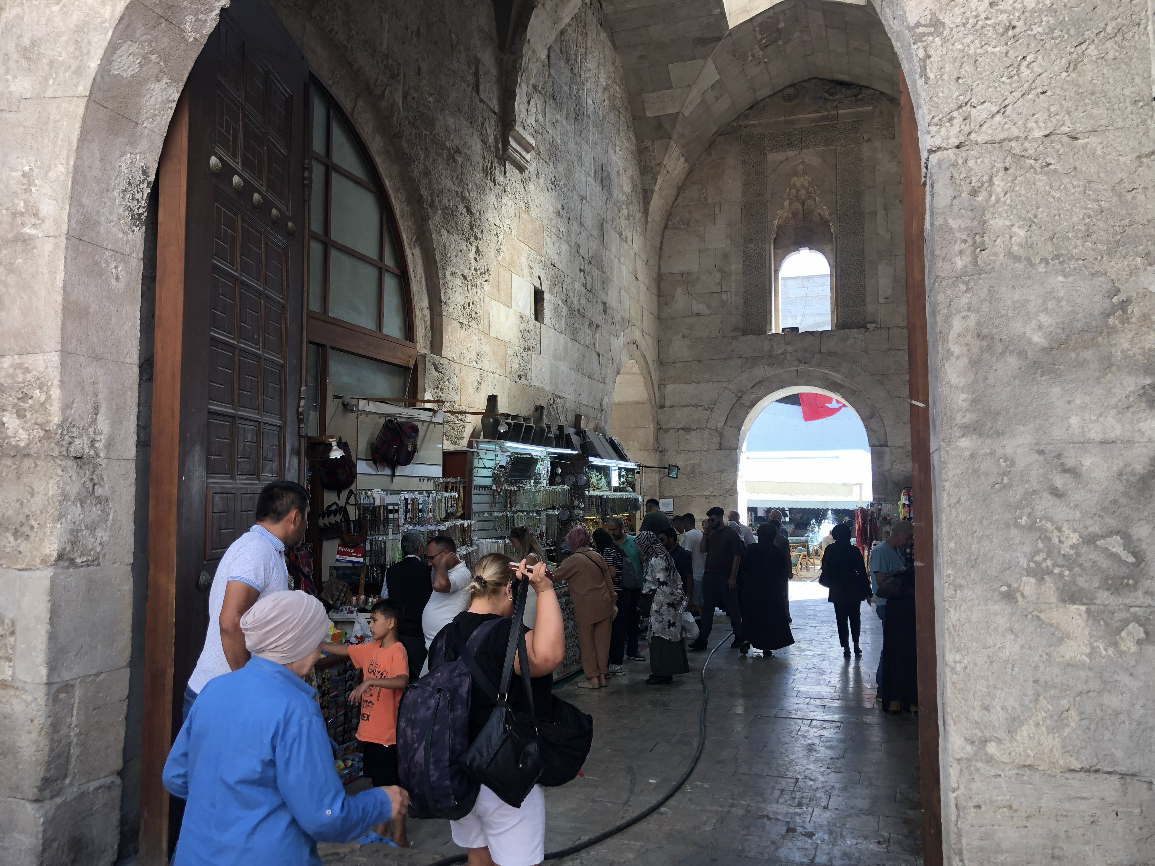 Sivas'a gelen hayran kalıyor: Kitaplarda okumak yetmez, gelip görülmeli!
