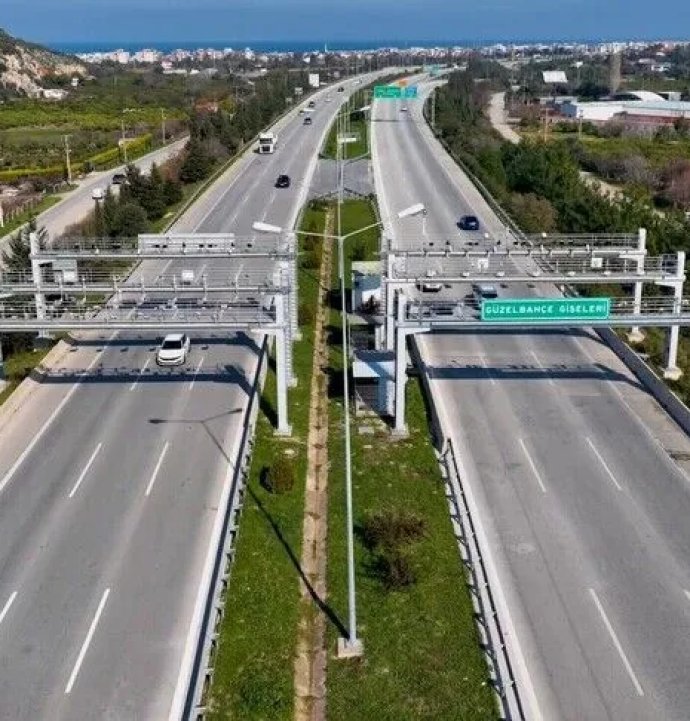 Kara yollarında serbest geçiş başladı, eski gişeler kaldırılıyor