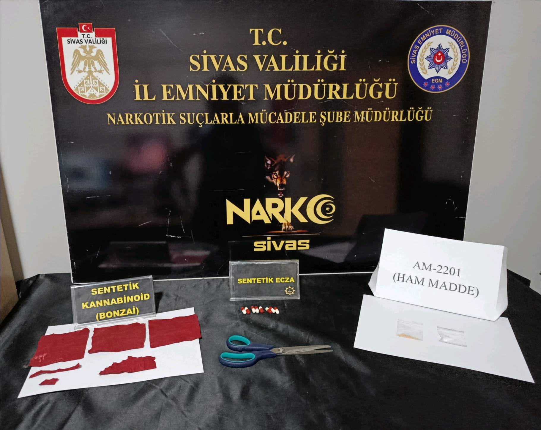 Sivas'ta 42 bin kullanımlık sentetik kannabinoid ele geçirildi, 3 kişi tutuklandı!