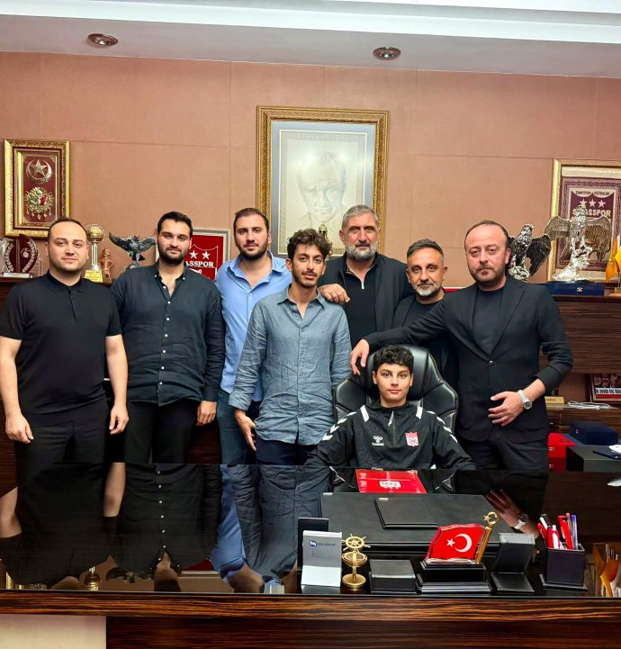 Sivasspor'un genç futbolcusundan sevindiren haber