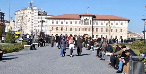 Havaların Güneşli Olması Esnafın Yüzünü Güldürüyor