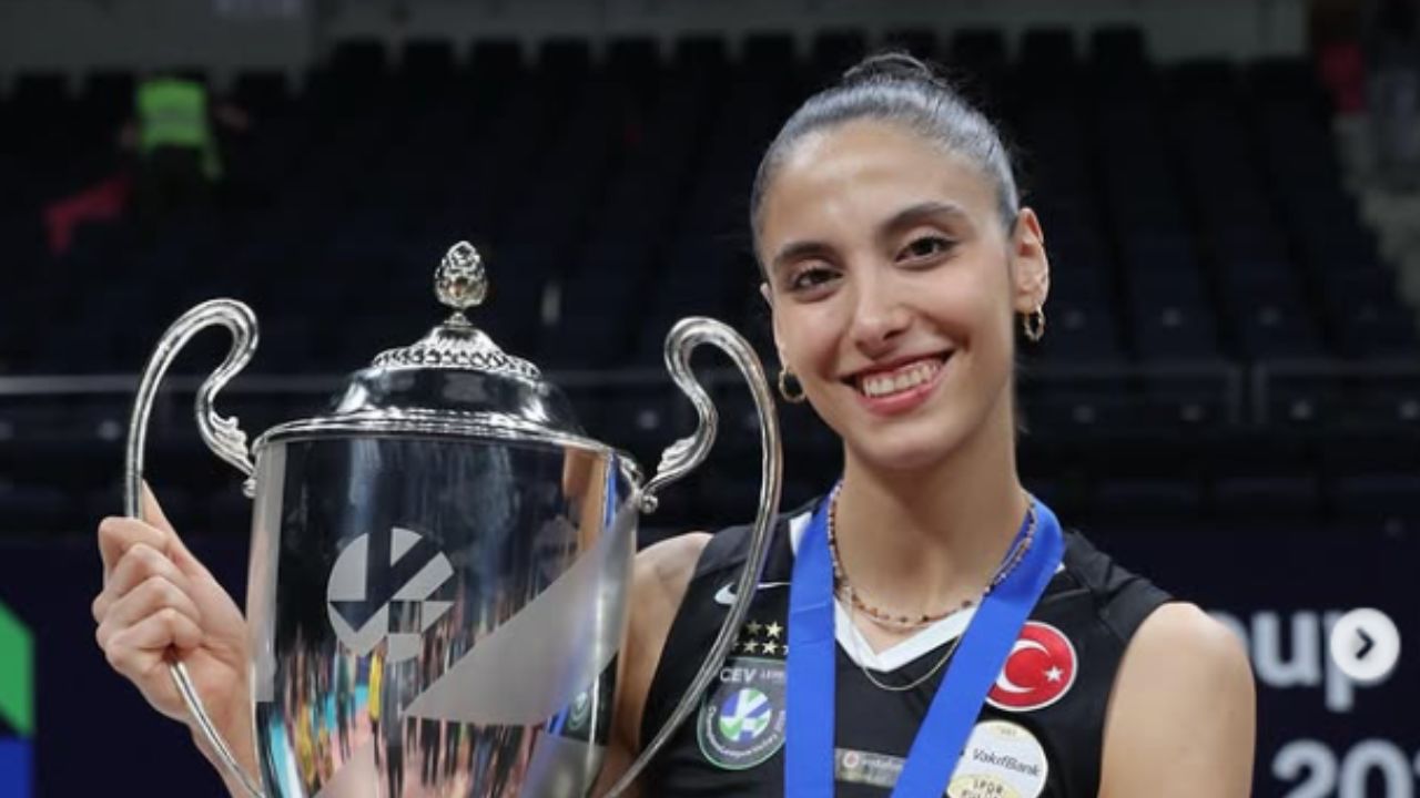 Deniz Uyanık kaç yaşında, nereli, boyu ve sevgilisi? Milli Voleybolcunun babası ve ablası
