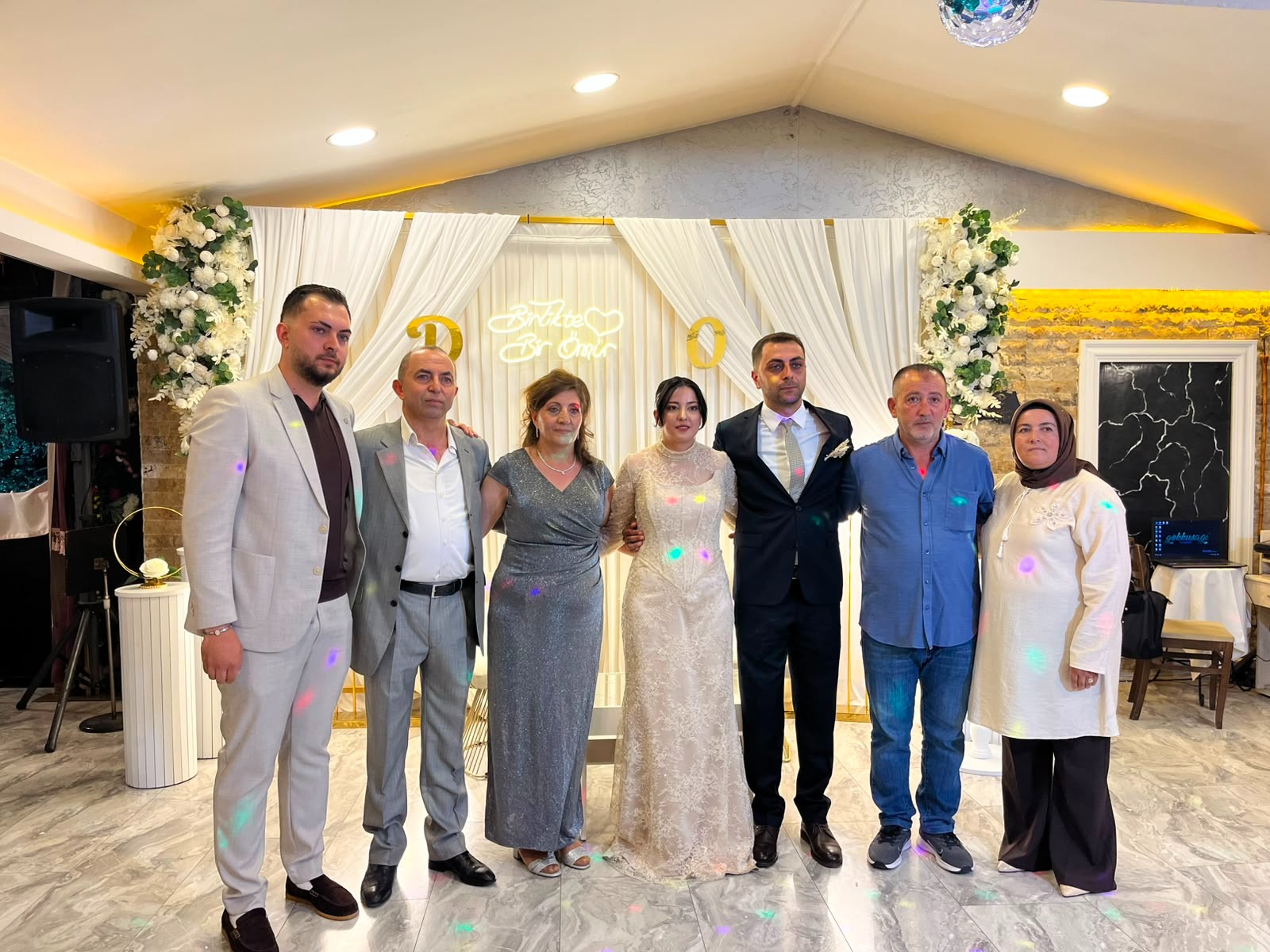 Sivas basınının mutlu günü: gazeteci Demet Karakuş ile Ozan Burğucu evliliğe ilk adımı attı!