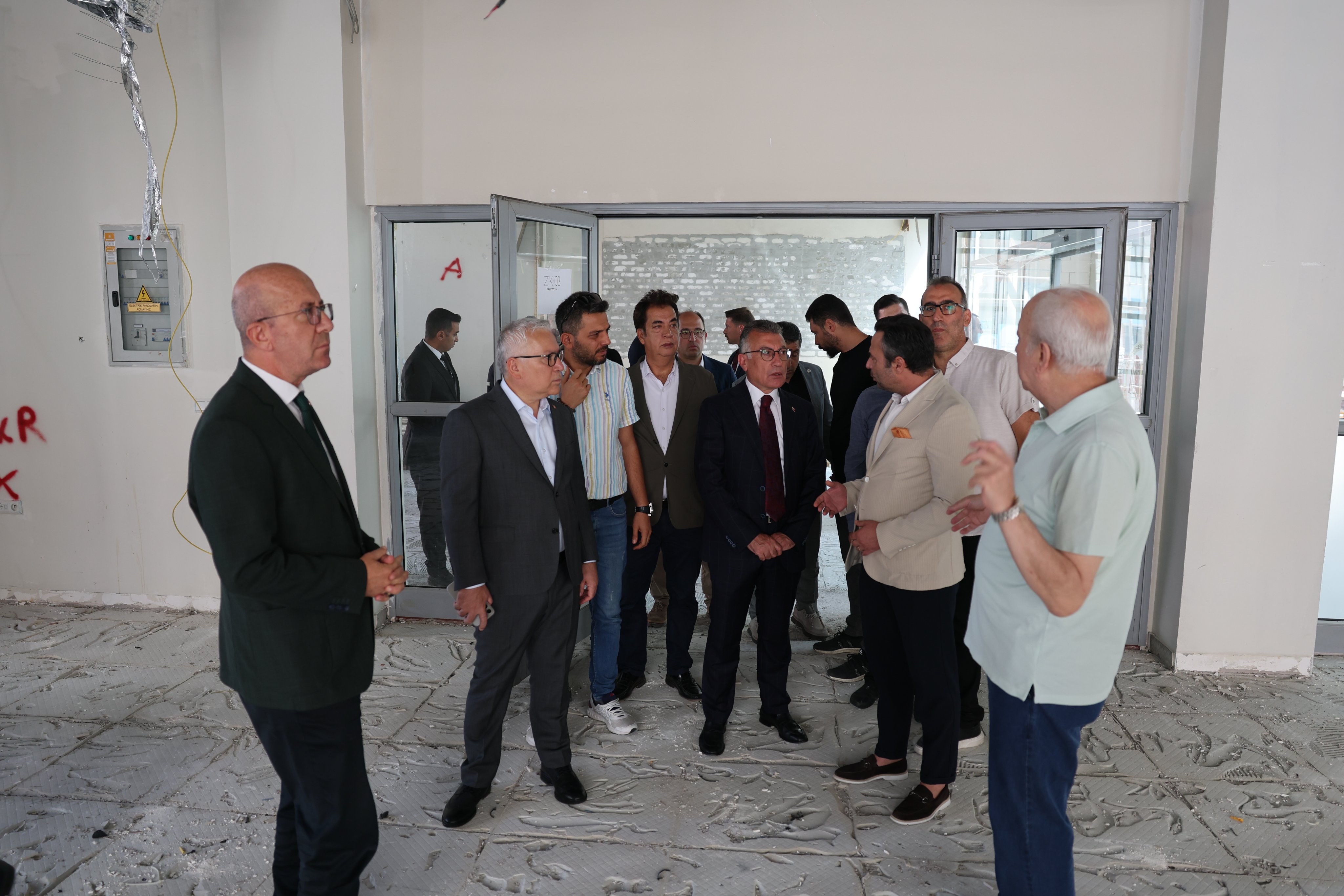 Sivas’ta kültür yatırımlarına yakın takip: Protokol inşaat alanını gezdi!