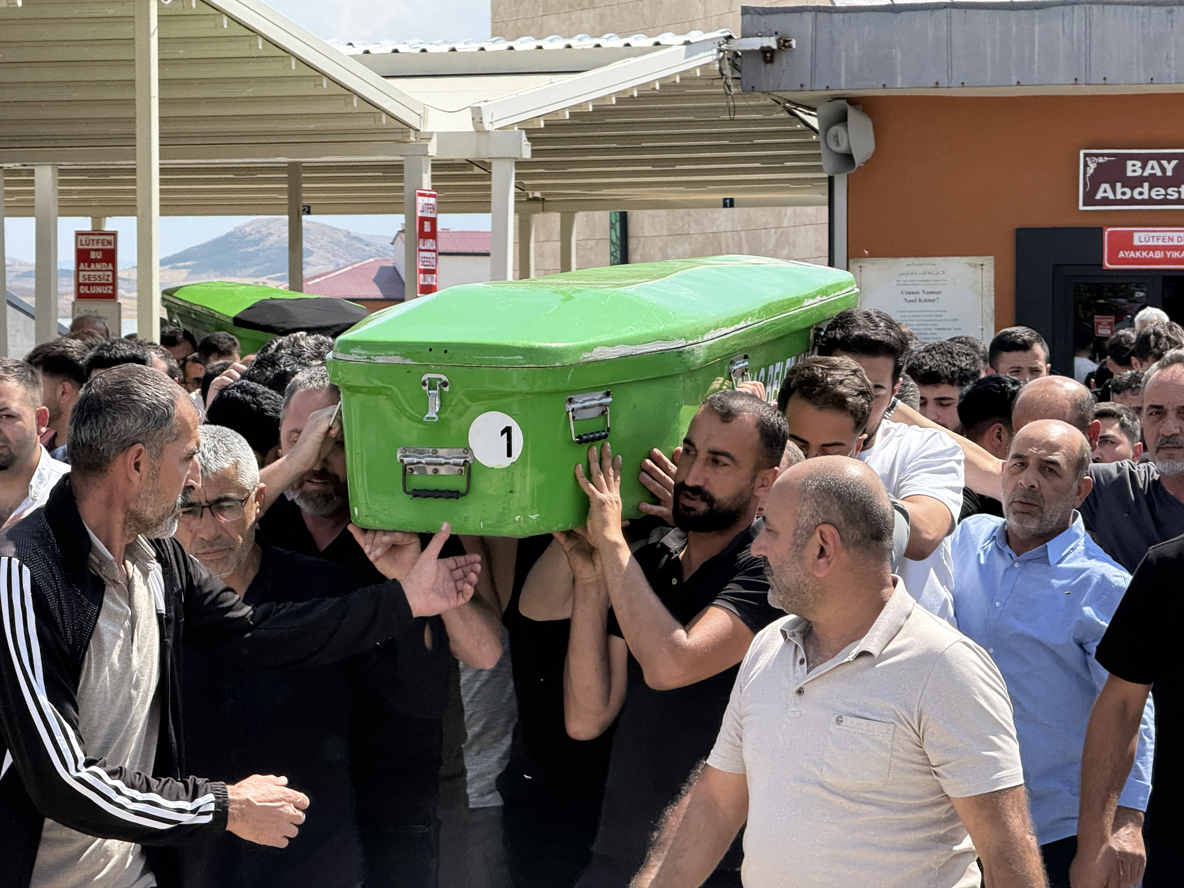 Sivas'ta feci kazada hayatını kaybeden genç son yolculuğuna uğurlandı
