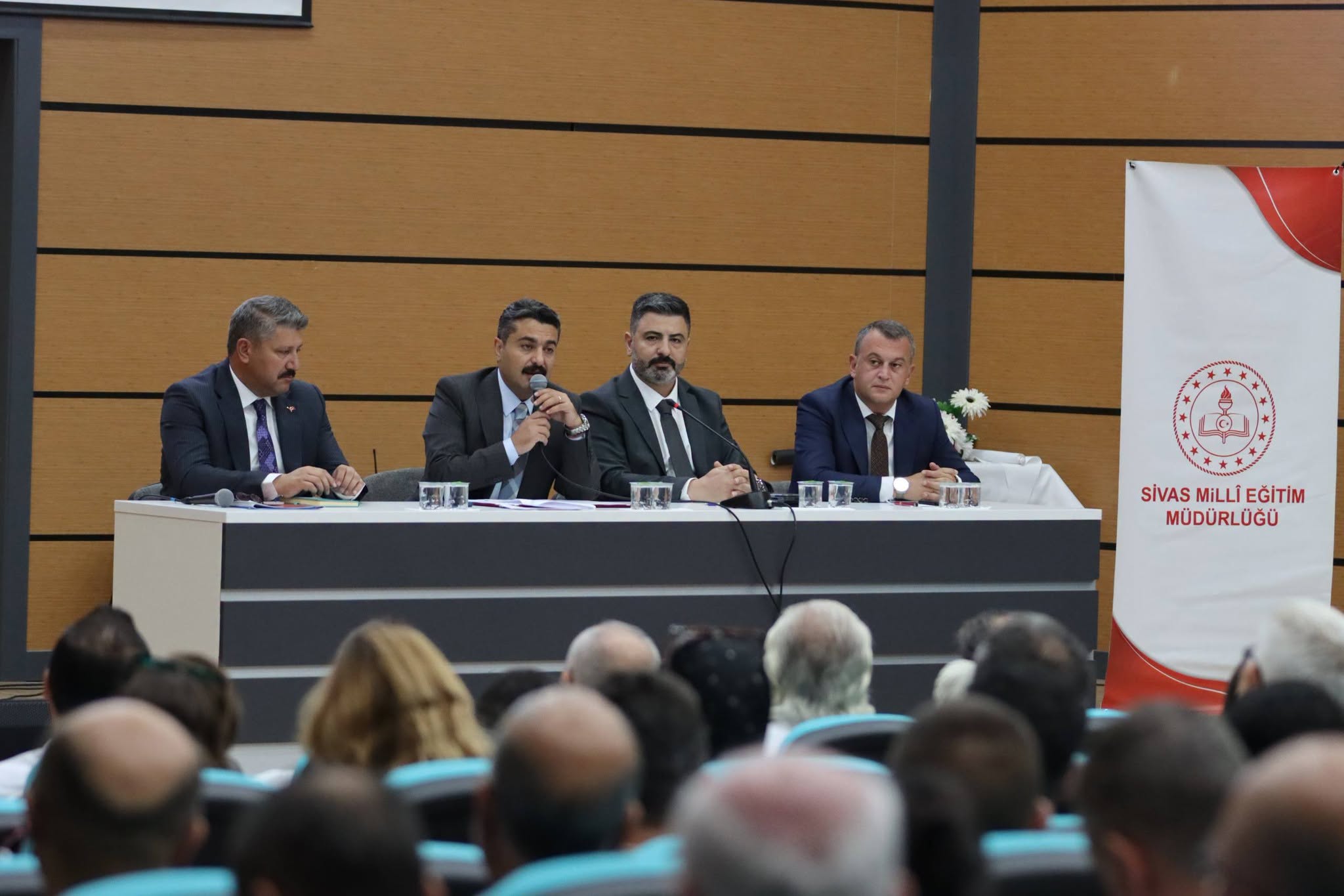 Sivas’ta okul müdürleri yeni eğitim yılı için toplandı