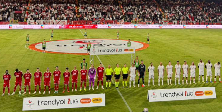 Sivasspor ilk yarıyı galibiyetle tamamladı