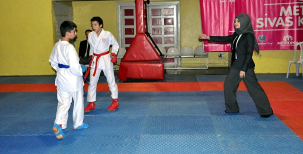 Karate Heyecanını İzleyin