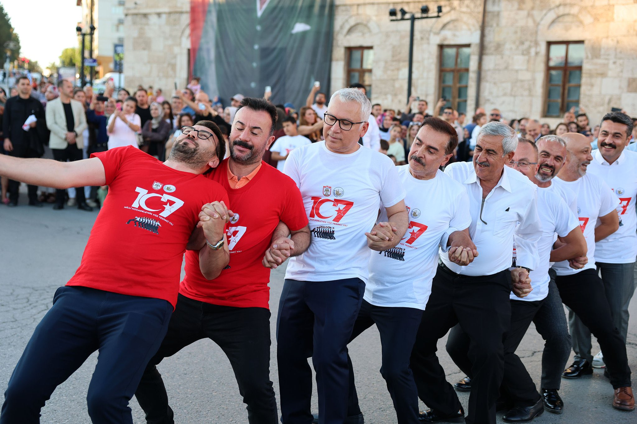Sivas meydanı’nda 1058 kişilik halay