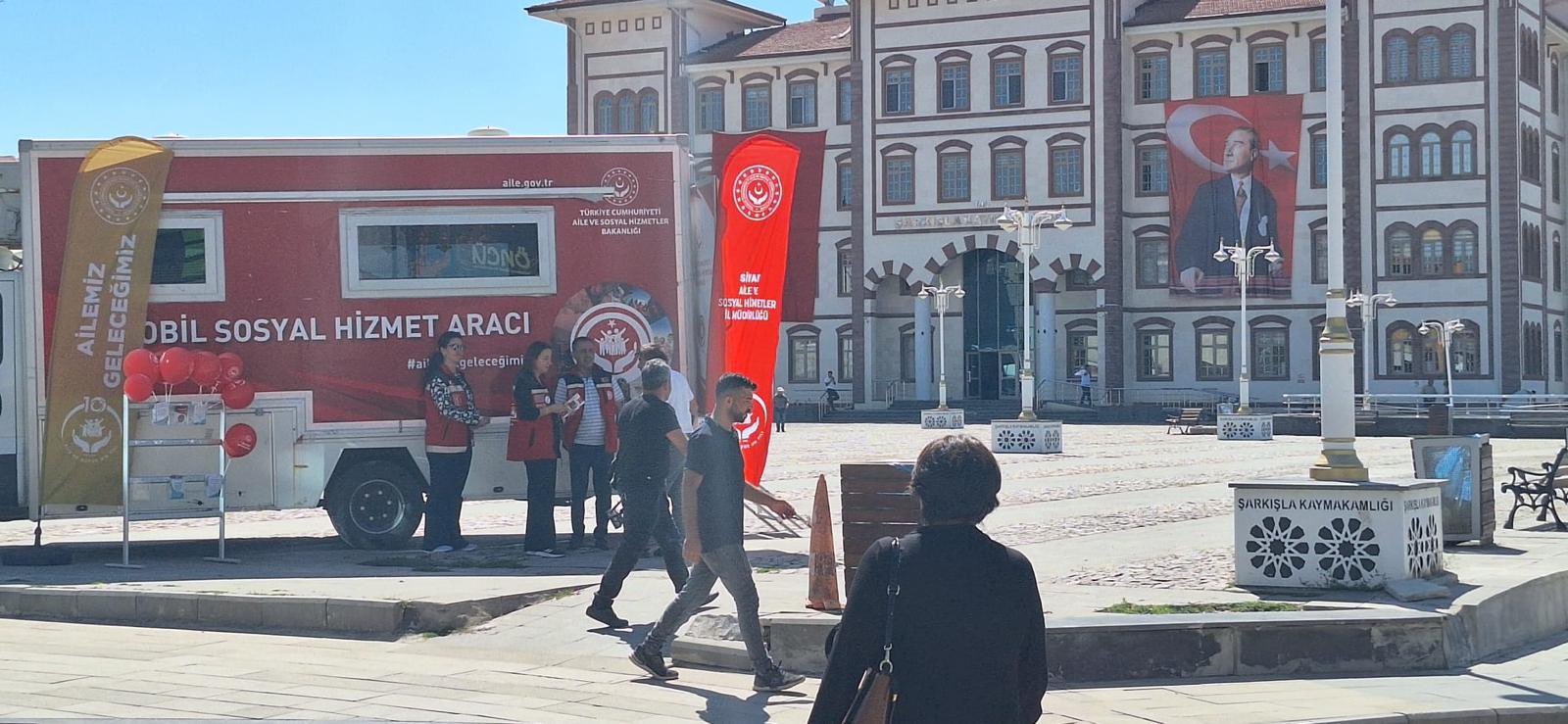 Mobil Sosyal Hizmet Aracı Şarkışla'daydı