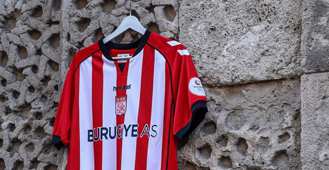 Sivasspor maça çubuklu formayla çıkacak