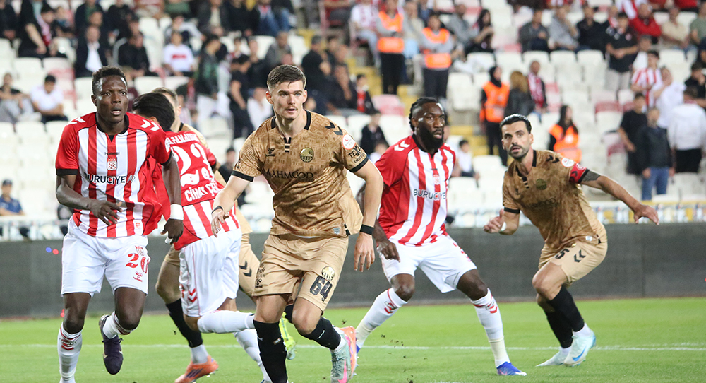 Sivasspor soyunma odasına üzgün gitti
