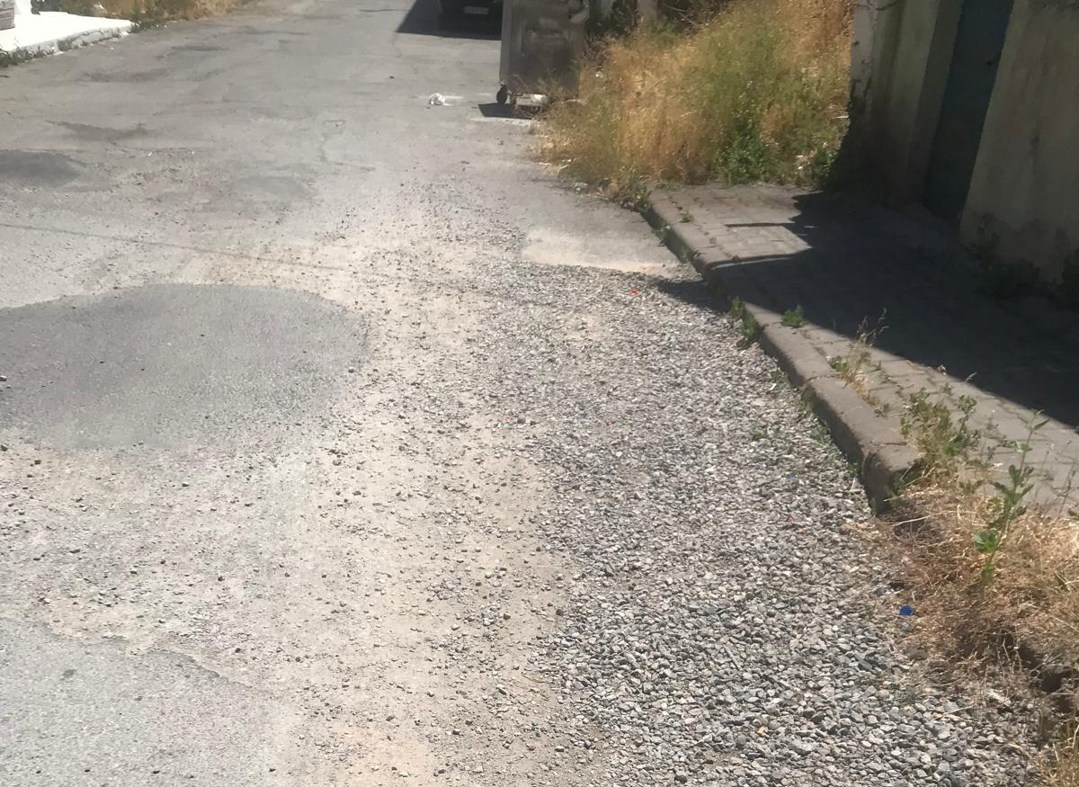 Mahalleliden belediyeye çağrı: Yollar ne zaman yapılacak?