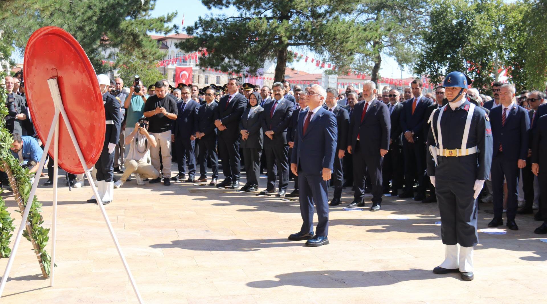 4 Eylül’ün 107. yılında çelenk sunuldu