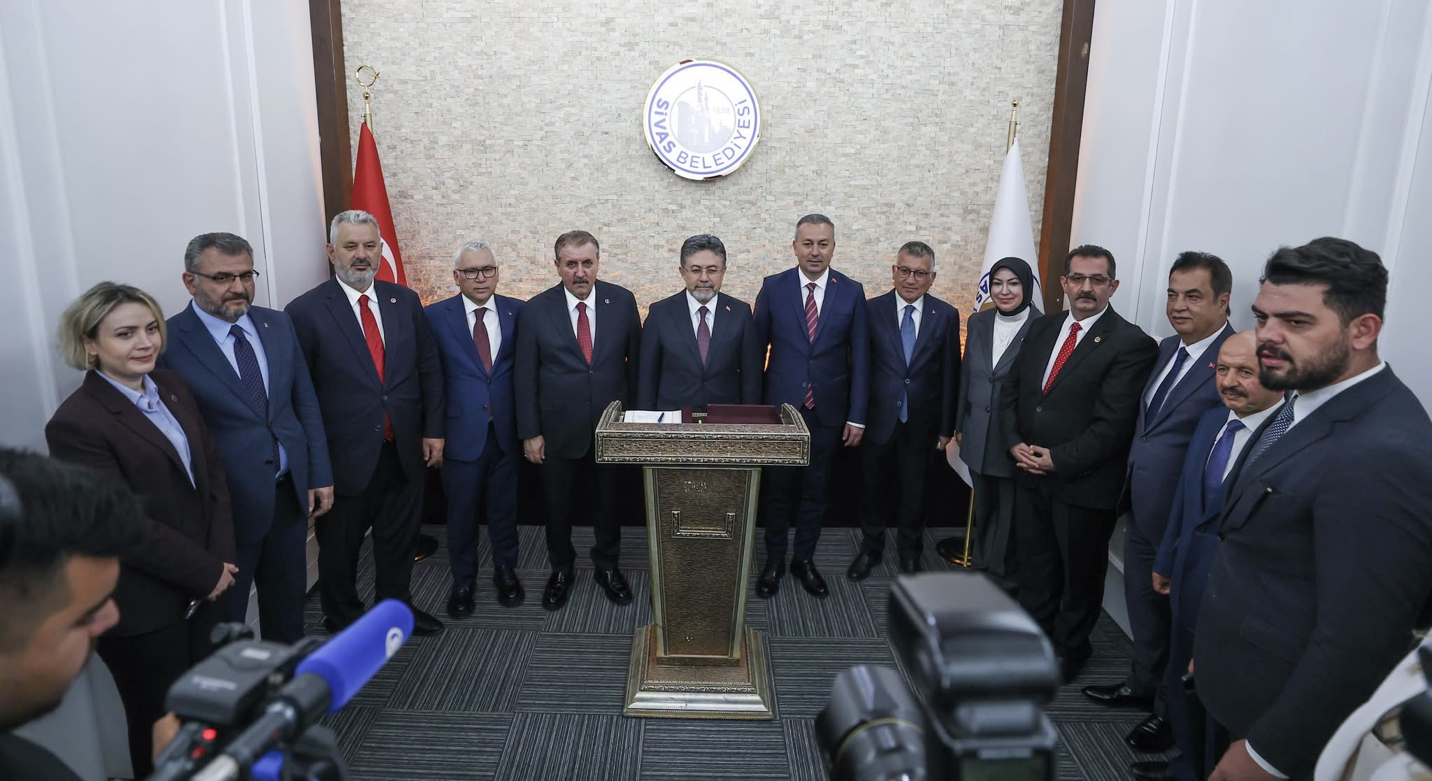 Bakan Yumaklı’dan Sivas Belediyesi’ne ziyaret