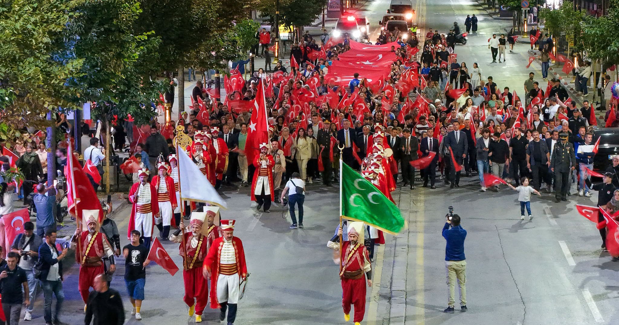 Sivas'ta coşkulu kortej yürüyüşü
