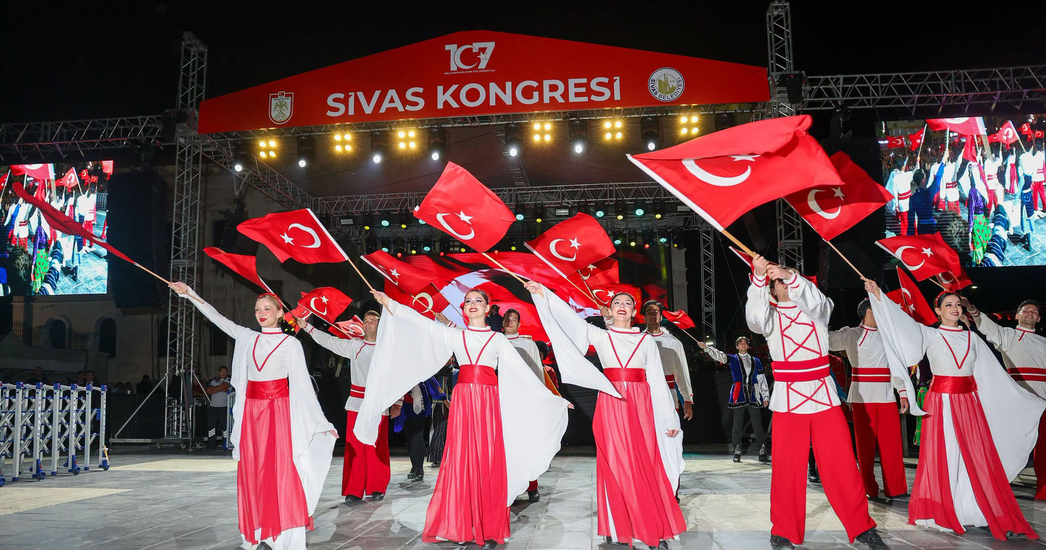 Kongre’nin 107. yılında Sivas’ta bayrak şöleni