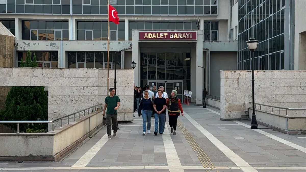 Okul saldırısı davasında sanık anne yeniden tutuklandı