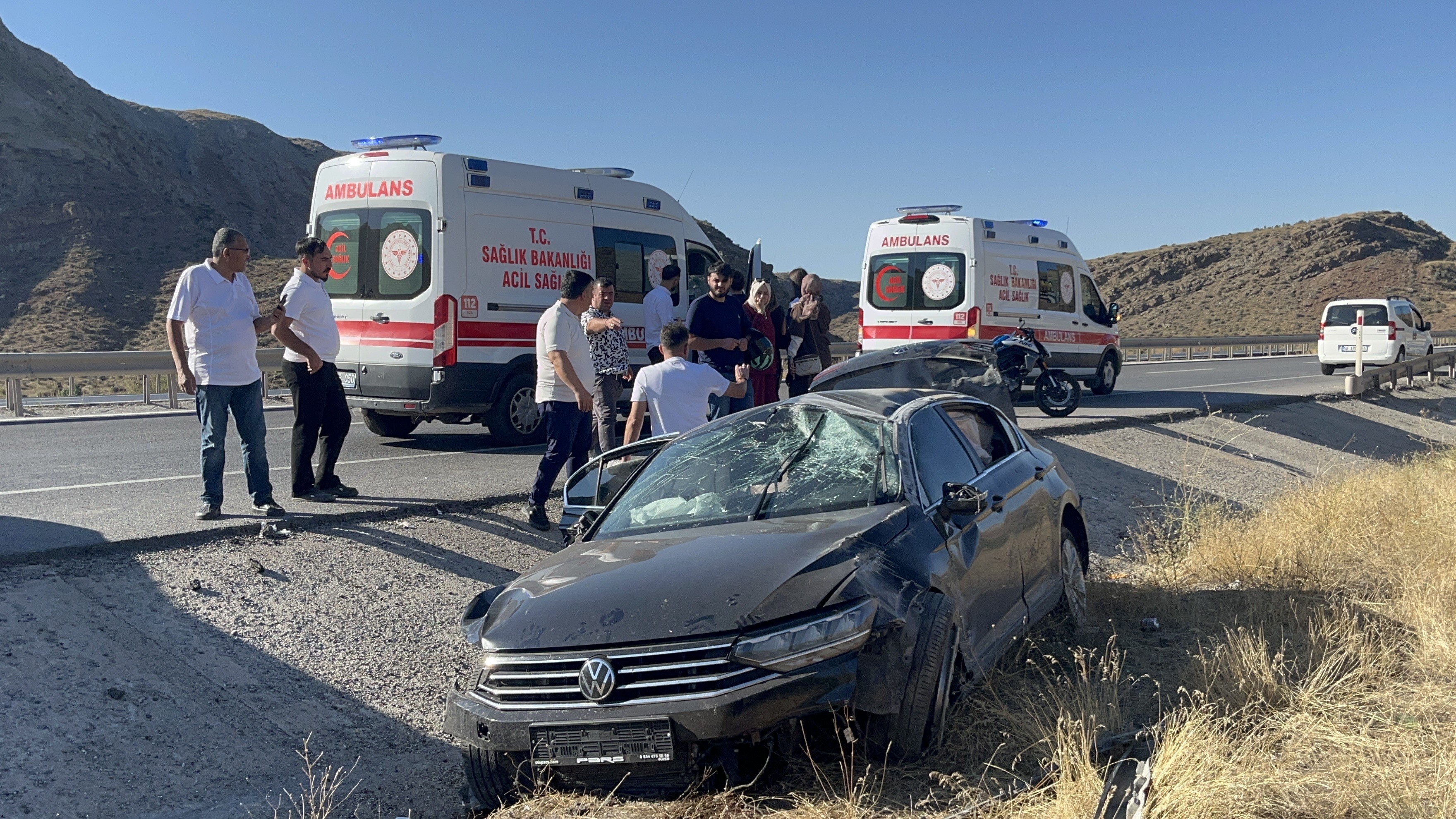 Sivas'ta kontrolden çıkan otomobil kaza yaptı