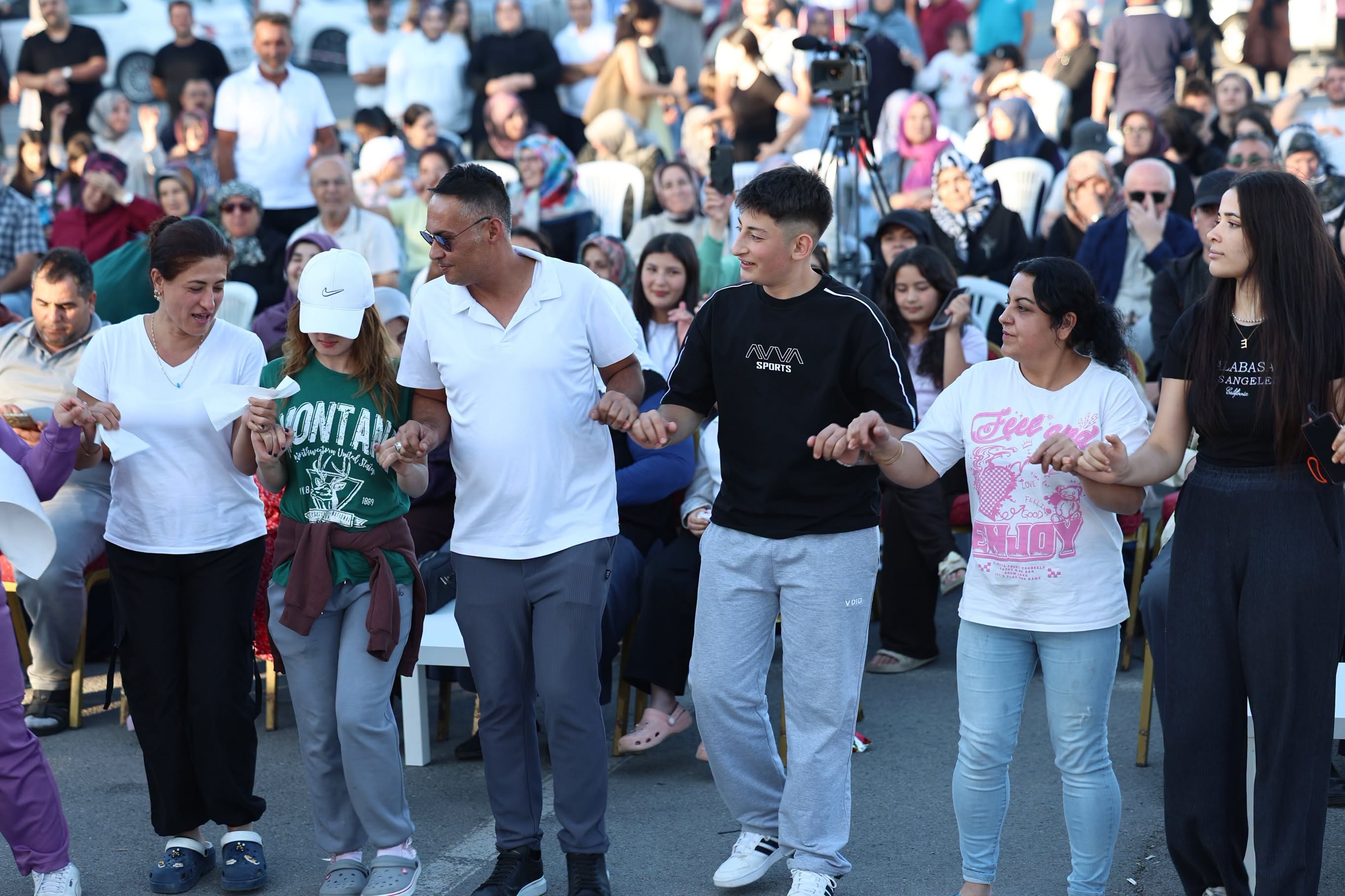 Sıcak Çermik’te türkü ve muhabbet dolu gece