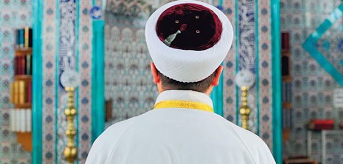 “Amcam savcı" deyip cemaati dolandırmış!