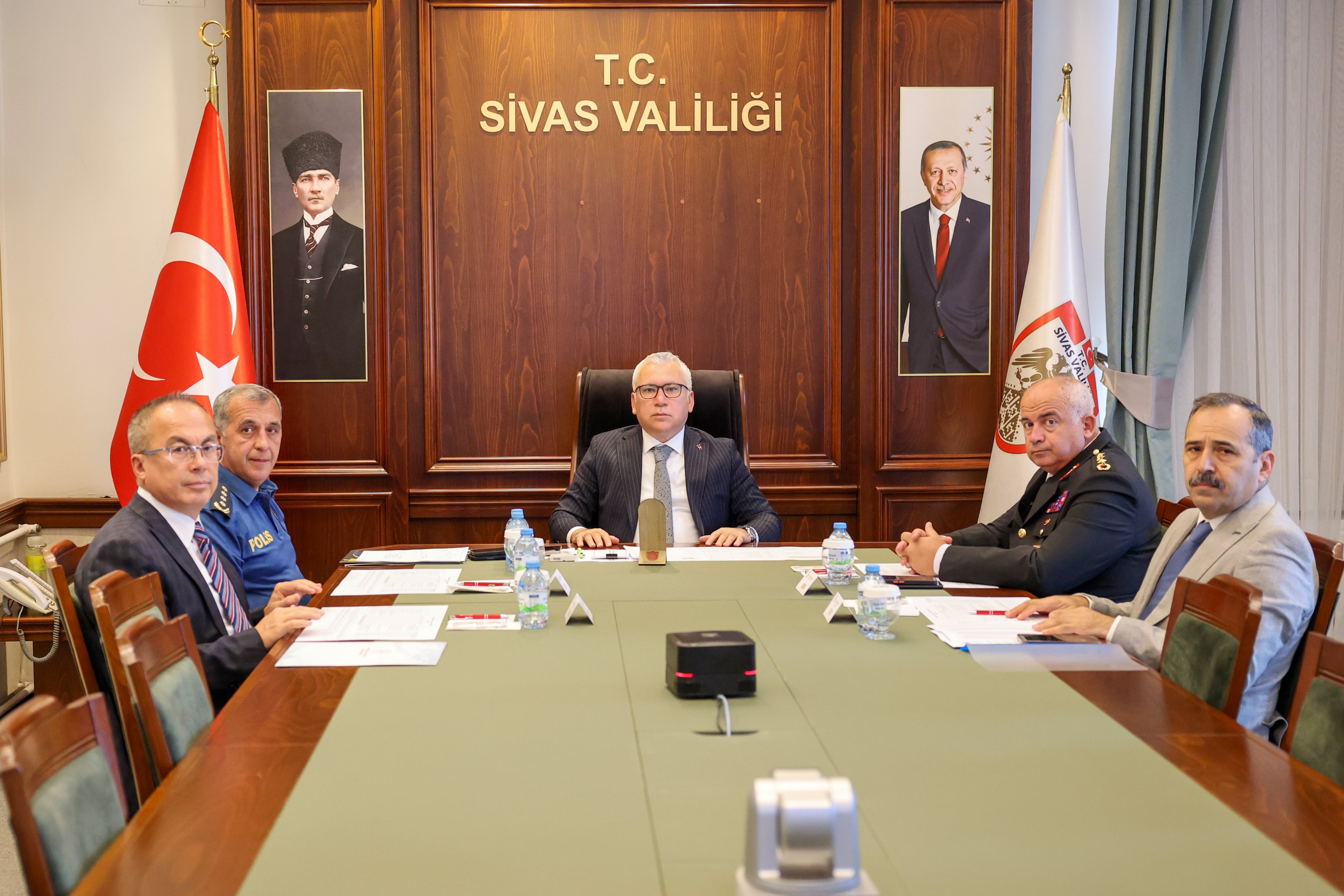 Vali Yılmaz Şimşek yurt güvenliği ve eğitim tedbirleri toplantısına katıldı