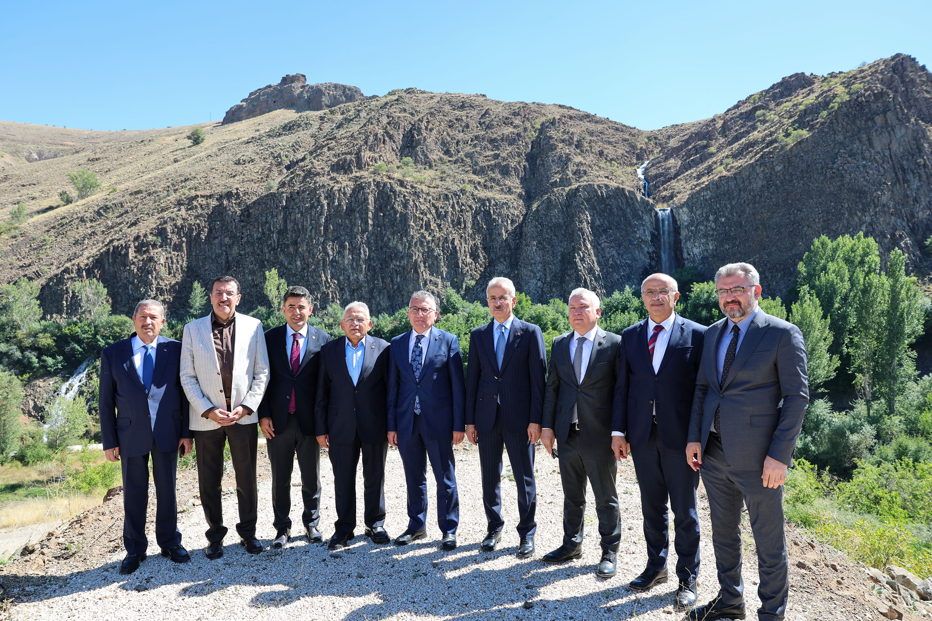 Bakan Abdulkadir Uraloğlu Gürün’de: Doğal güzellikleri inceledi, vatandaşlarla buluştu!