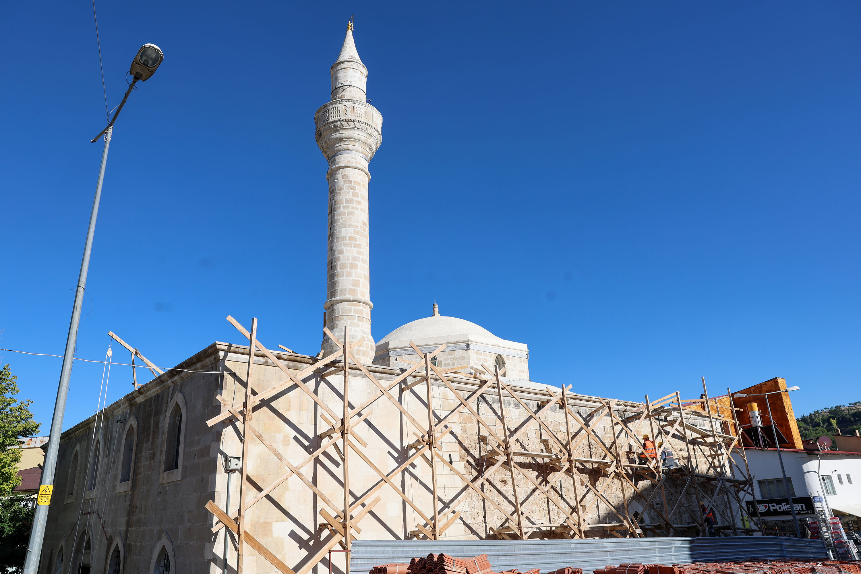 6 Şubat depreminde hasar alan o tarihi cami kapılarını yeniden açıyor! İşte o restorasyon detayları!