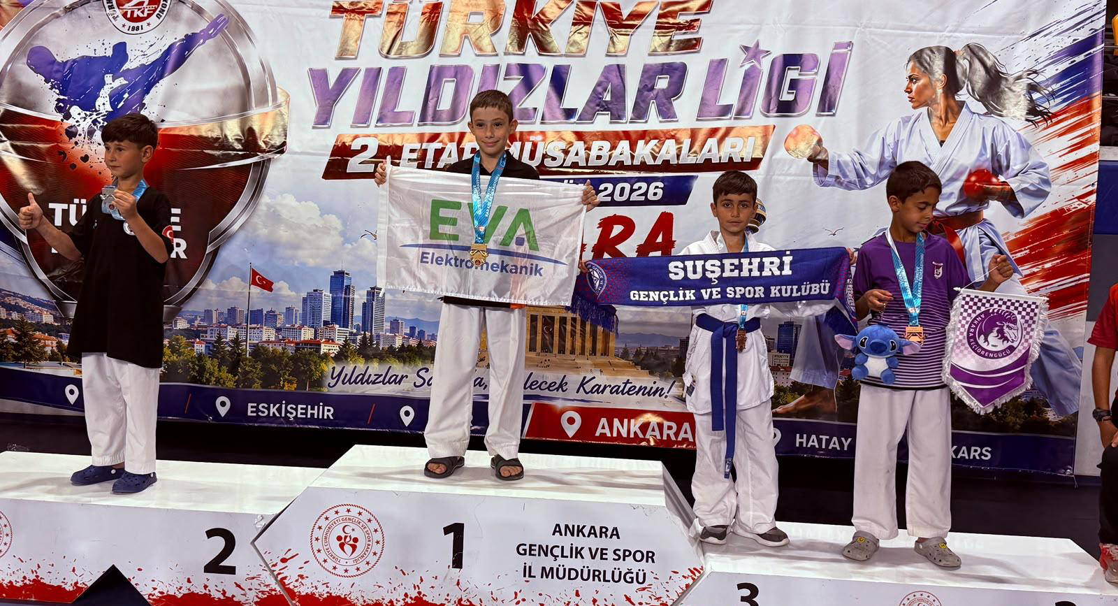 Sivaslı karateciler şov yaptı!