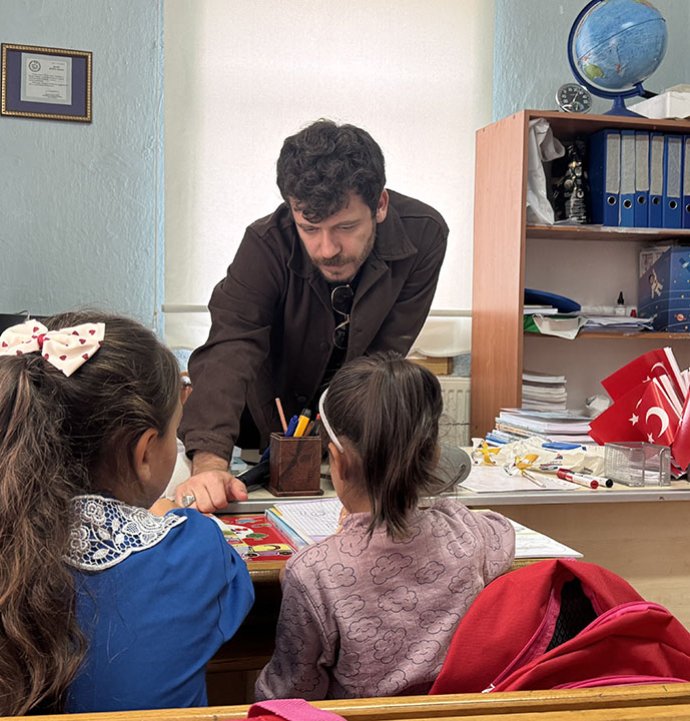 Okulun tek öğrencisi İlayda'ya yeni döneminde arkadaş geldi