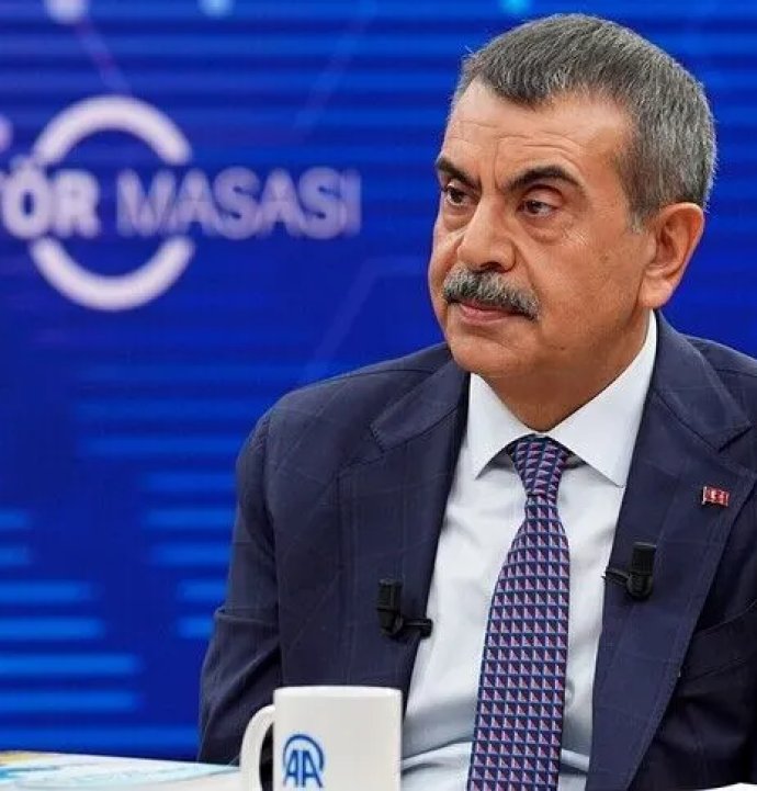 Bakan Tekin'den öğretmenlere ve öğrencilere kritik uyarı! Derslerde cep telefonundan sonra yeni önlem!