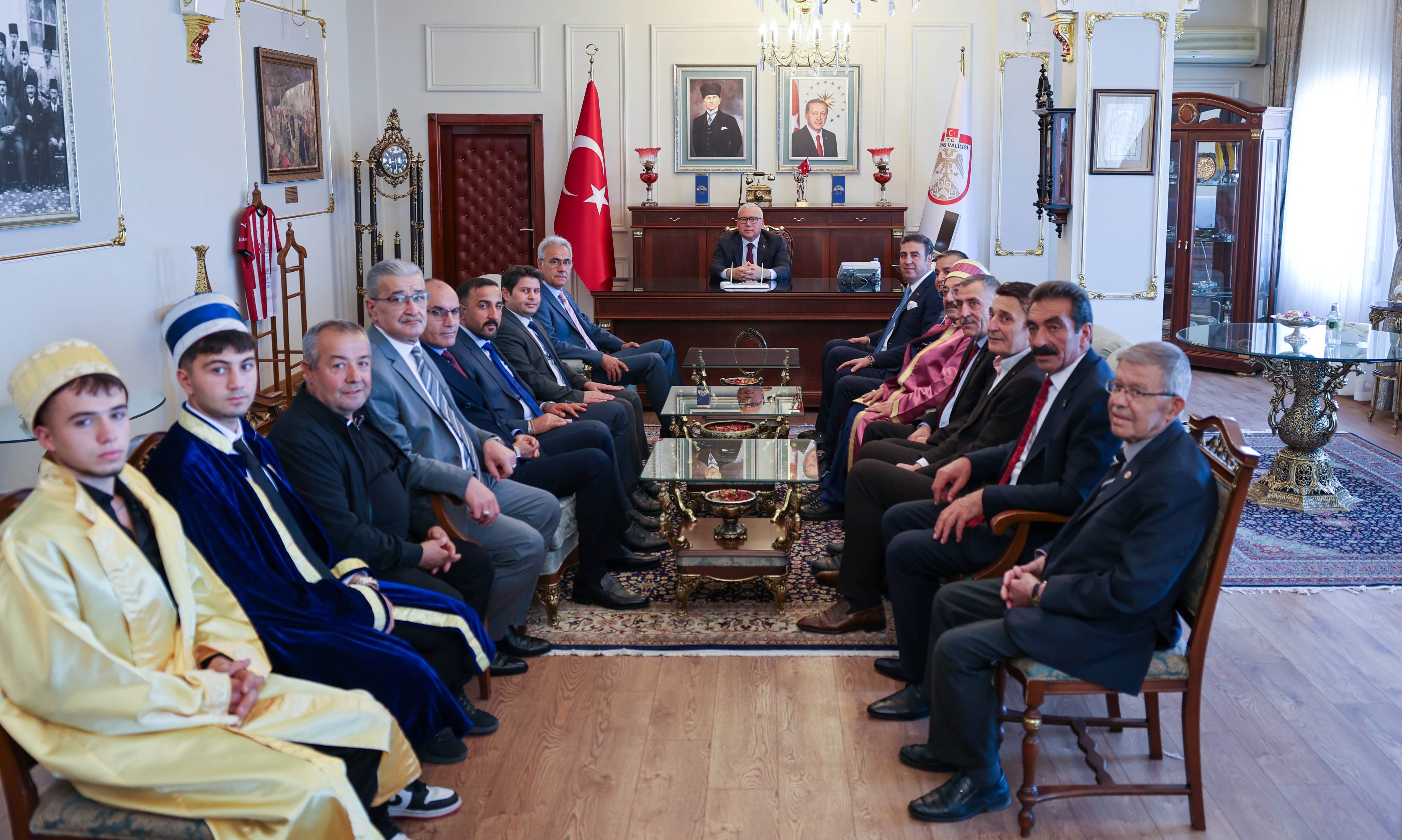 Sivas'ta yılın ahisi Sabri Özerçin seçildi