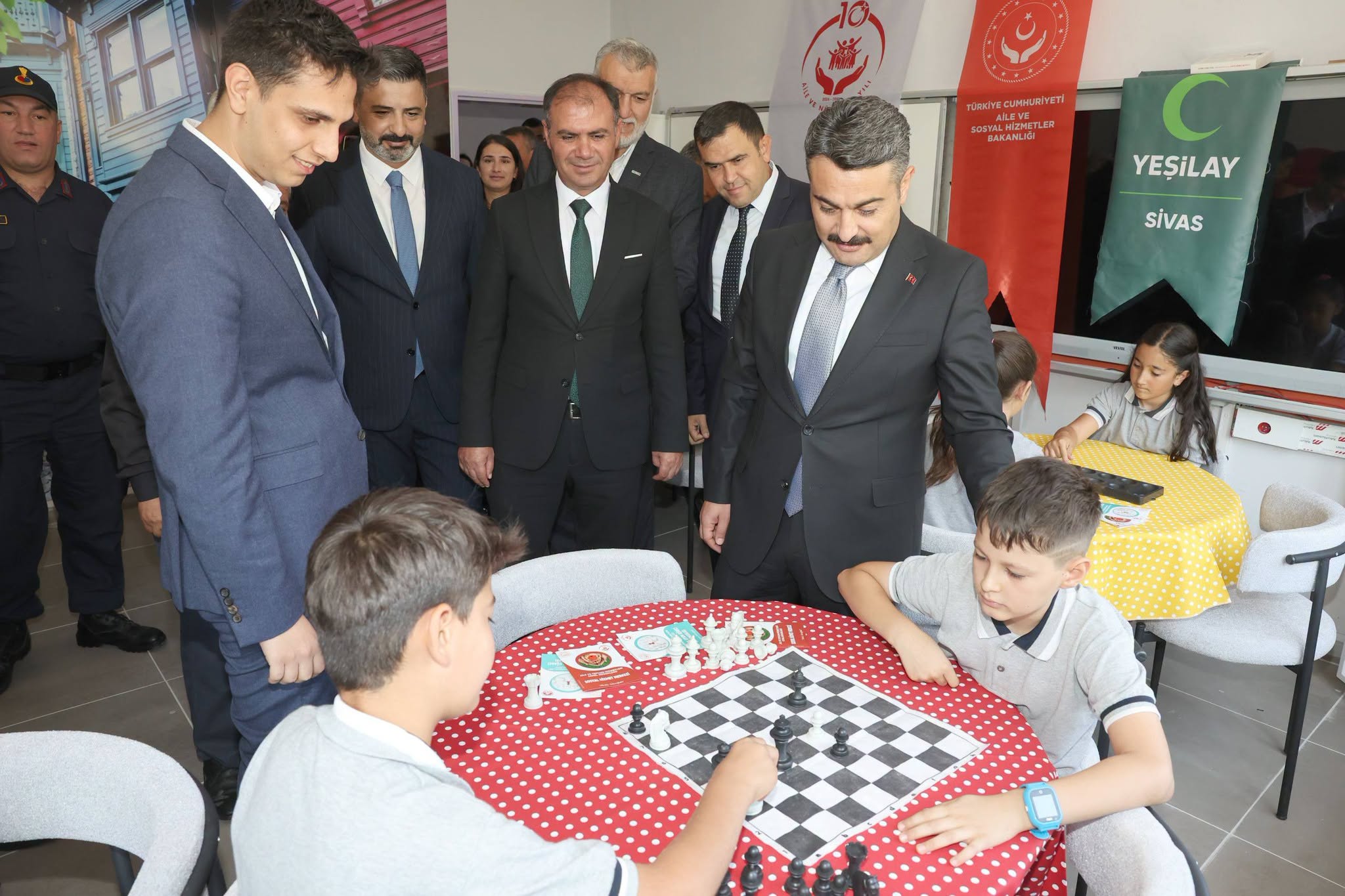 Alacahan İlk/Ortaokuluna kütüphane ve zekâ oyunları sınıfı!