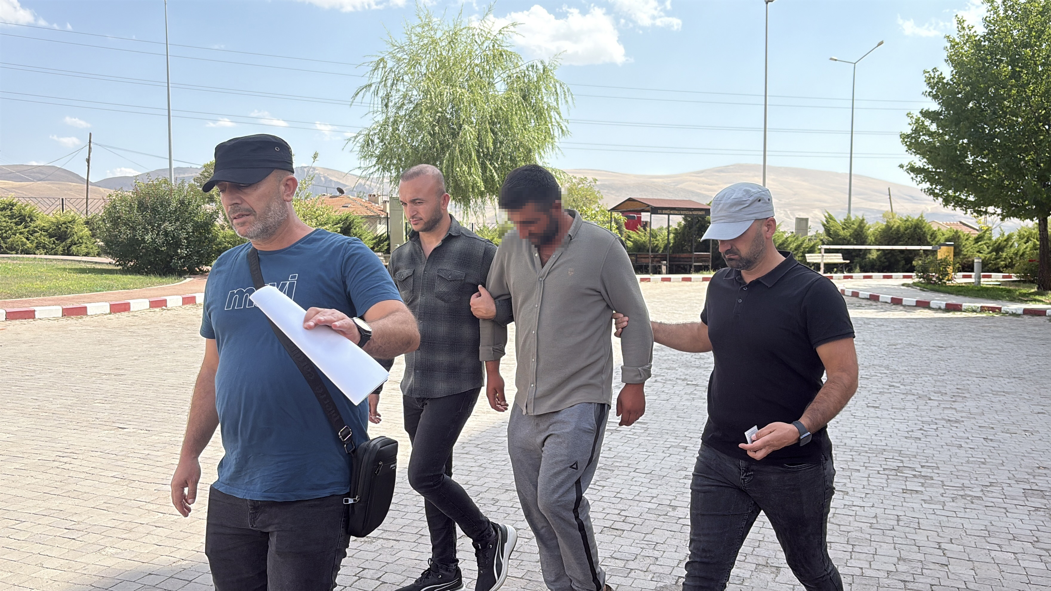 Büşra bebek olayında yeni gelişme; kardeşlerinin 'çadırdan alıp götürdü' dediği kişi gözaltında