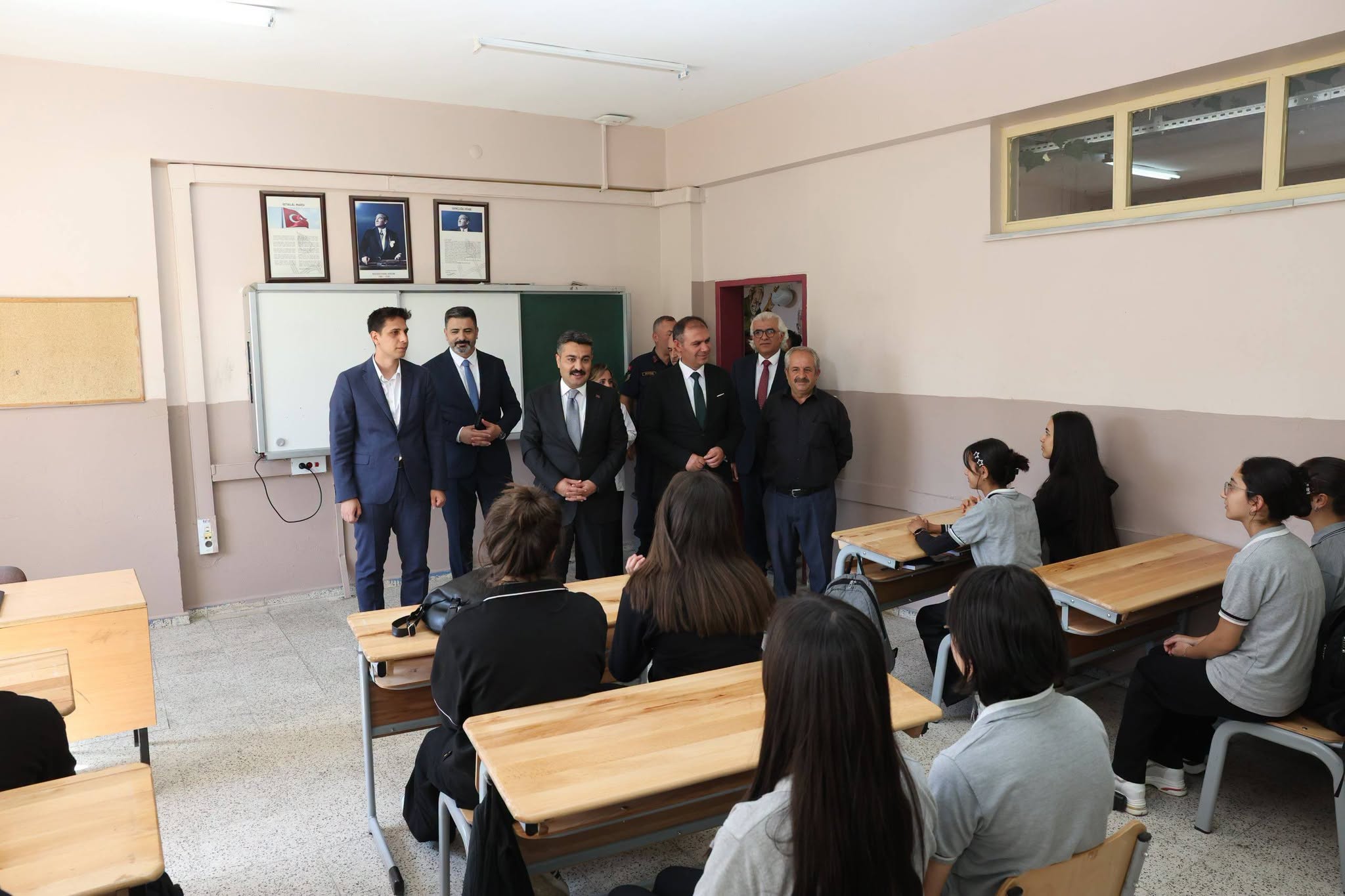 Kangal’da liseye yeni başlayanlara sürpriz!