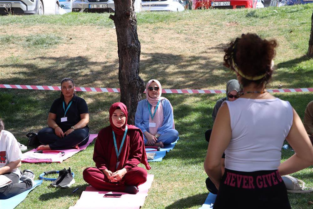 Yoga ile doğuma  hazırlanıyorlar