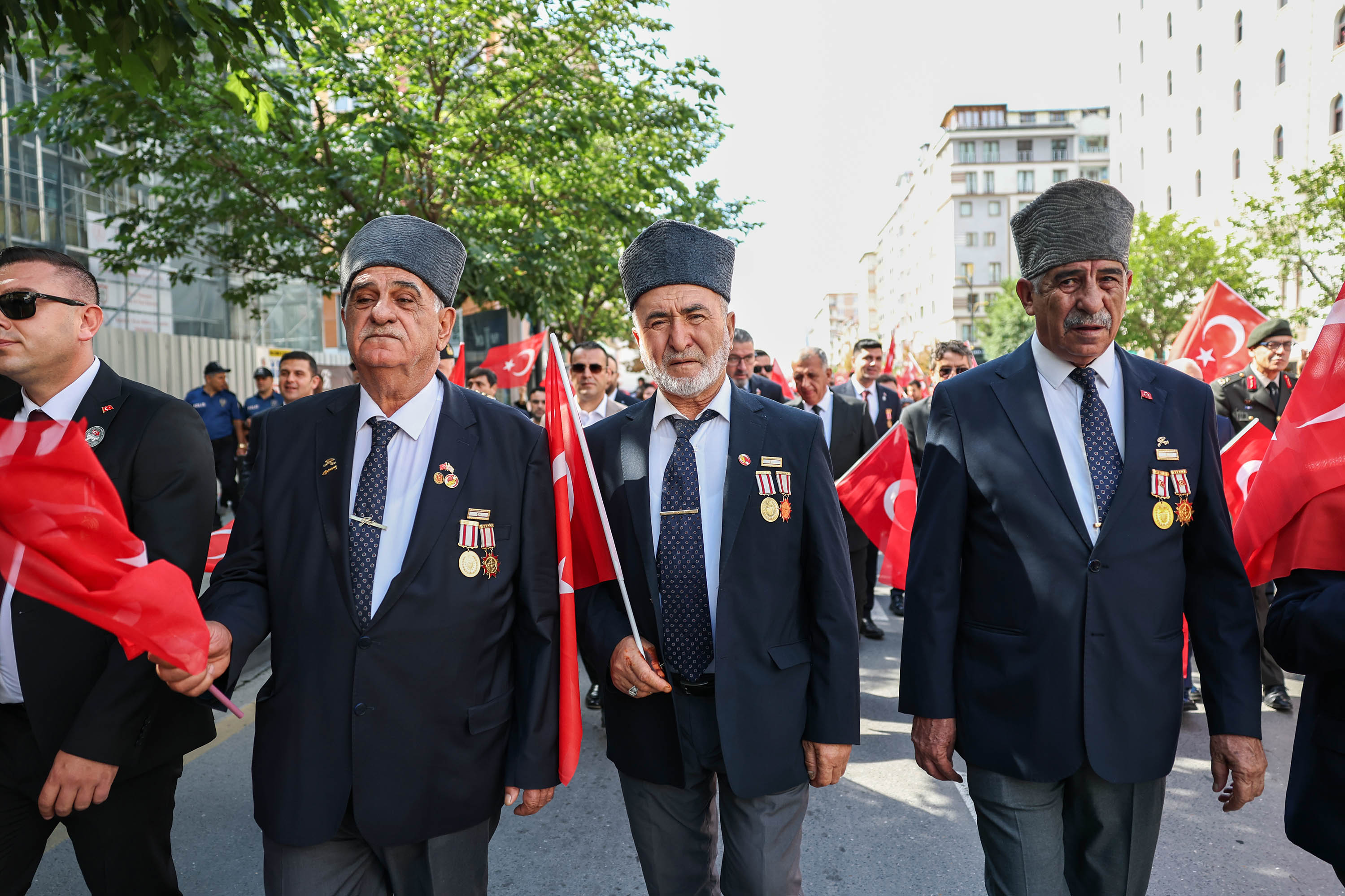 "Kahramanlarla Kardeşlik Yolunda"