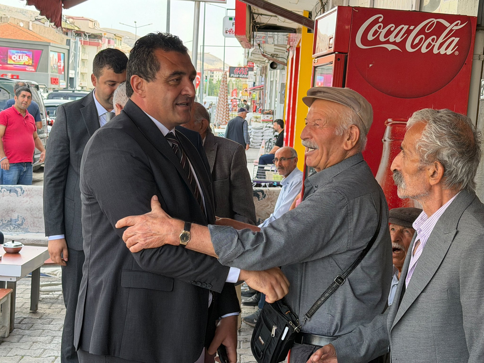 Ulaş Karasu: Siyasetin gerçek yeri halkın arasındadır