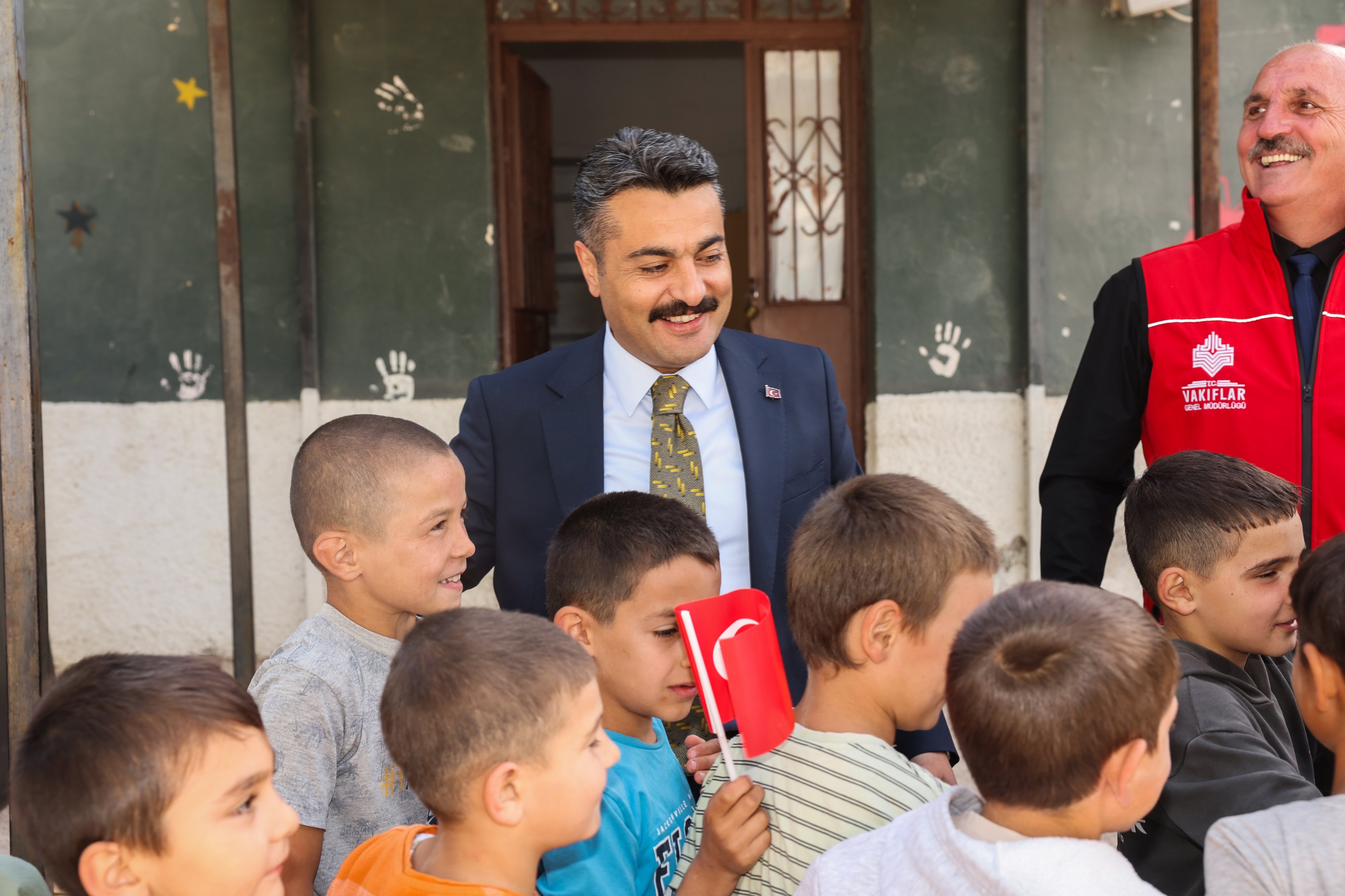 Sivas'ta Millî Eğitim ve Vakıflar Bölge Müdürlüğünden öğrencilere kırtasiye desteği