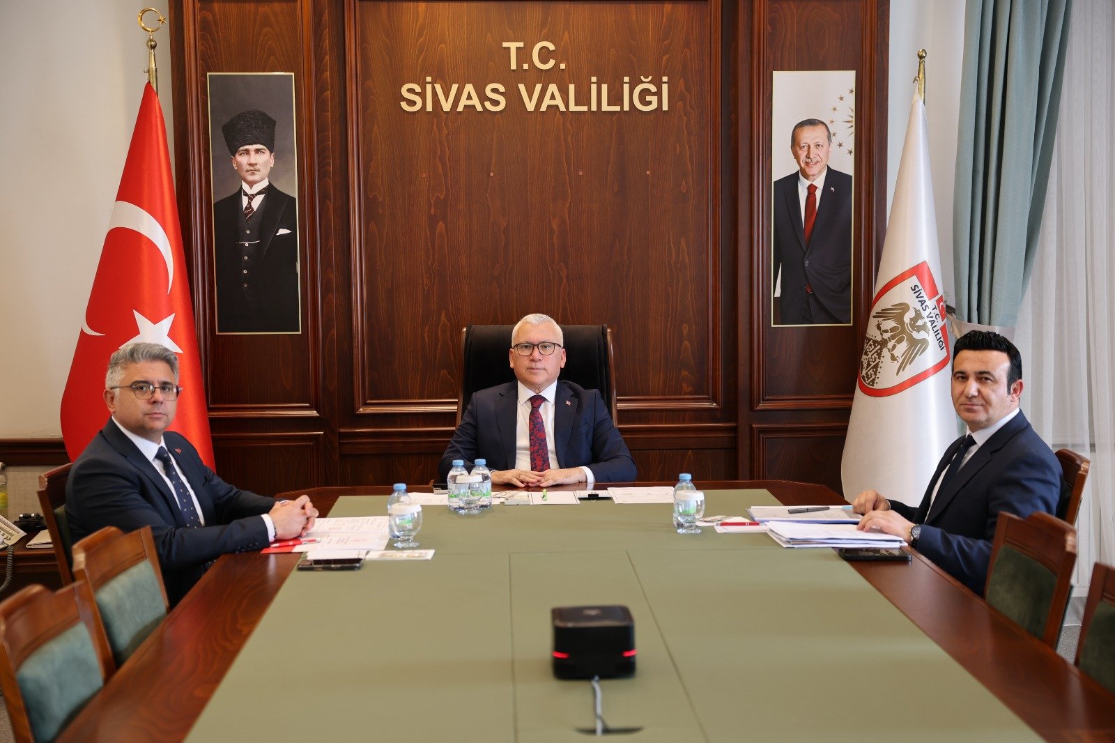 Sivas Valisi Şimşek Bakanlarla sosyal hizmetlerin saha etkinliğini değerlendirdi