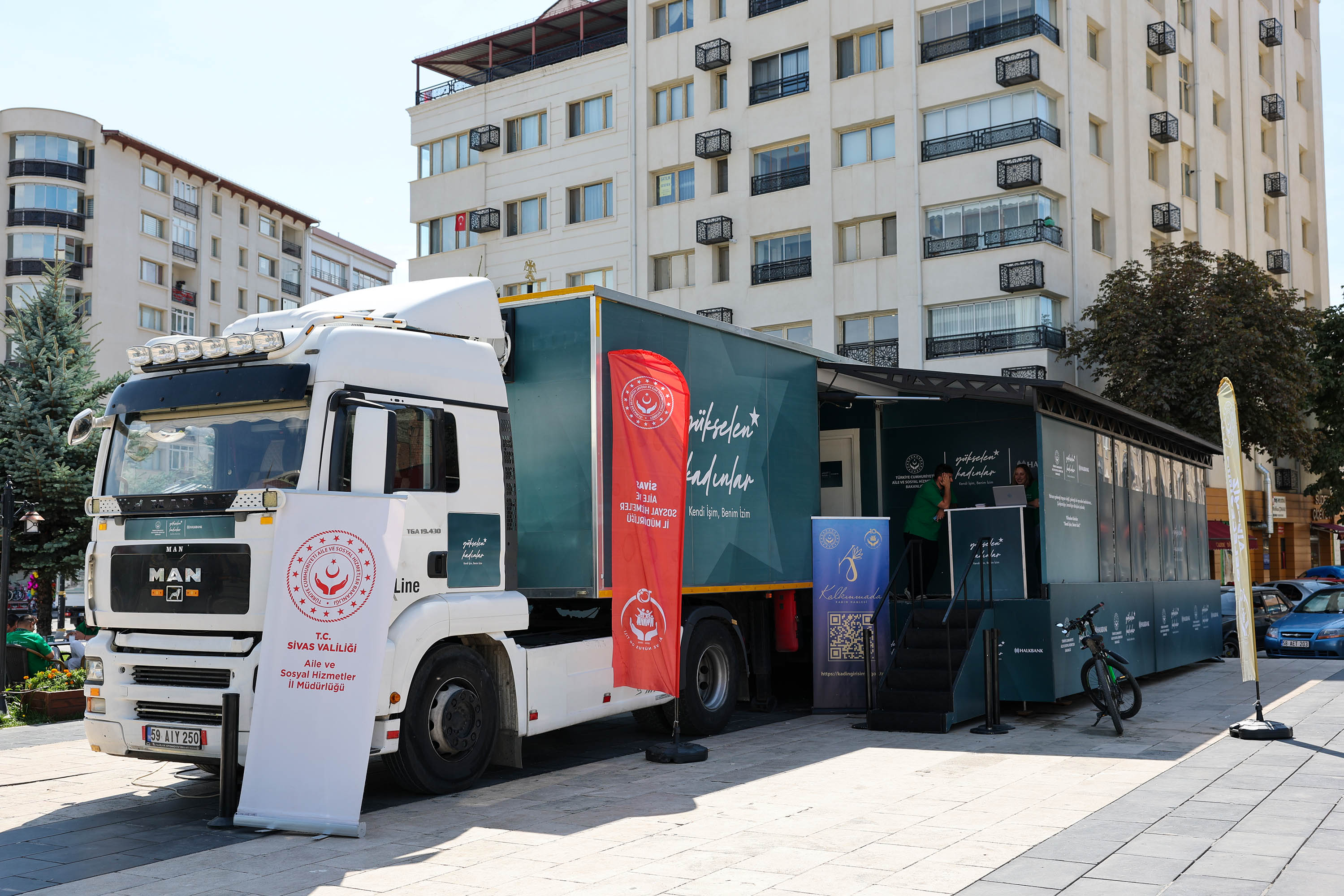 Yükselen Kadınlar Girişimcilik Eğitim Tırı Sivas'ta hizmete başladı