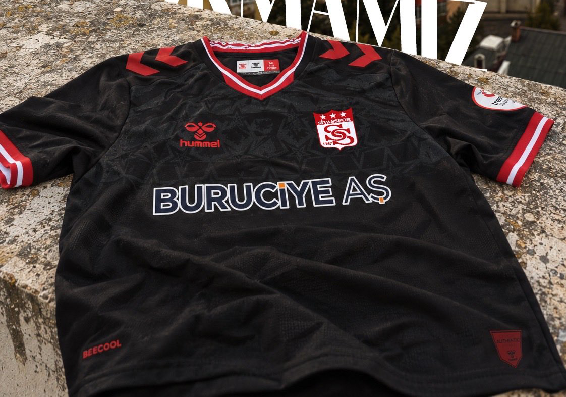 Sivasspor deplasmanda maça siyah formayla çıkacak