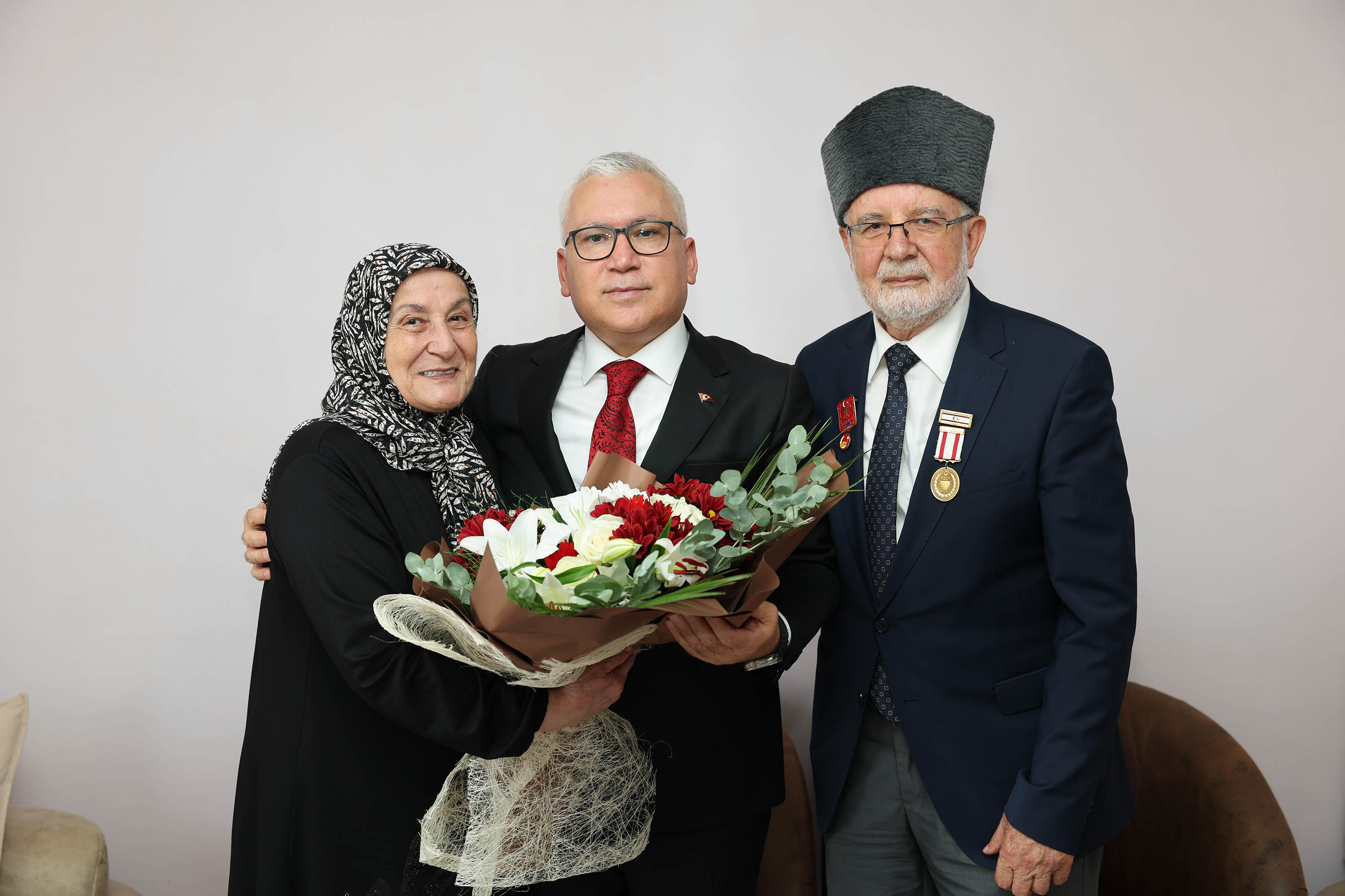 Vali Şimşek kahramanların evine misafir oldu!