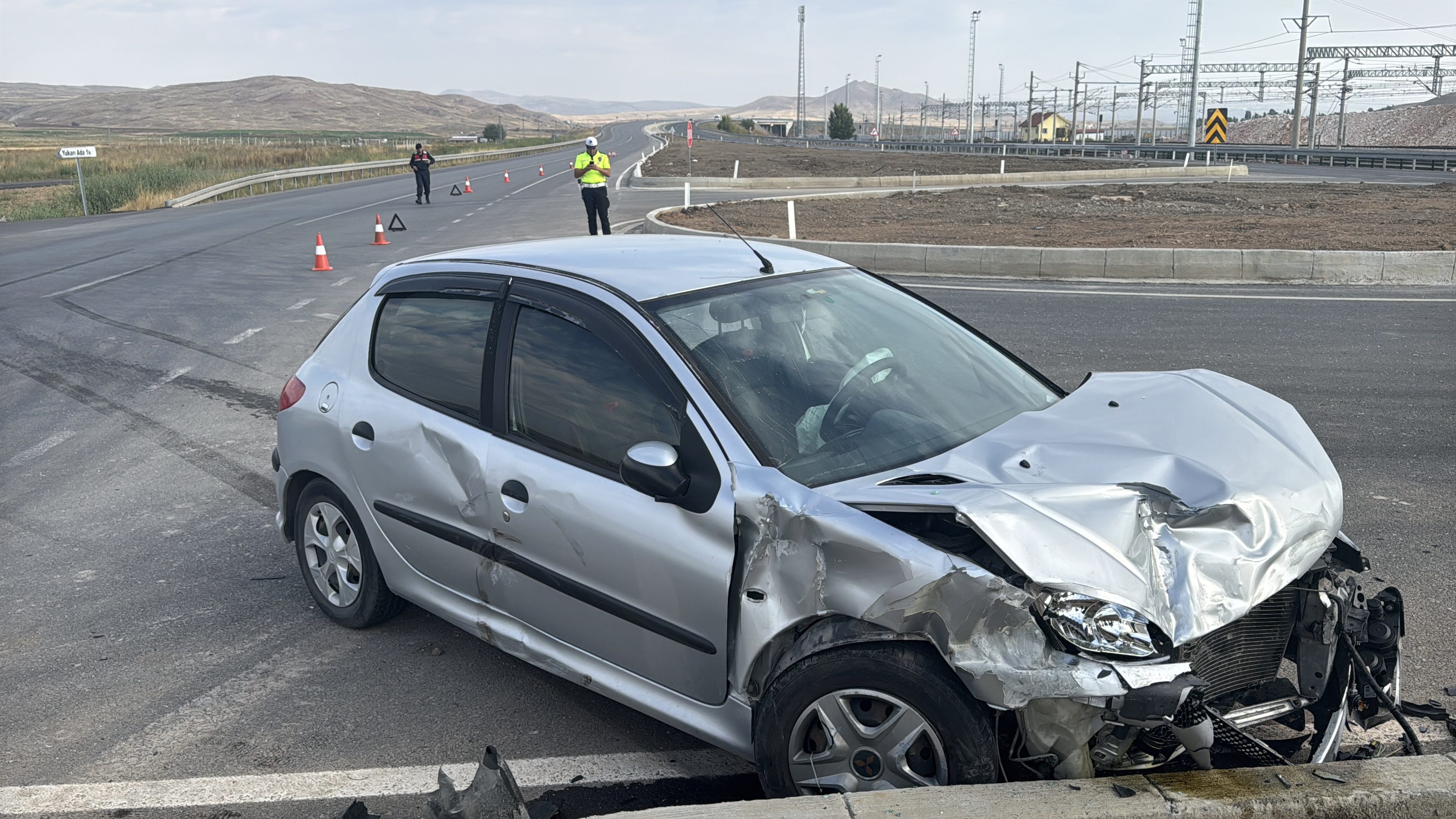 Sivas'ta iki otomobilin çarpıştığı kazada 5 kişi yaralandı