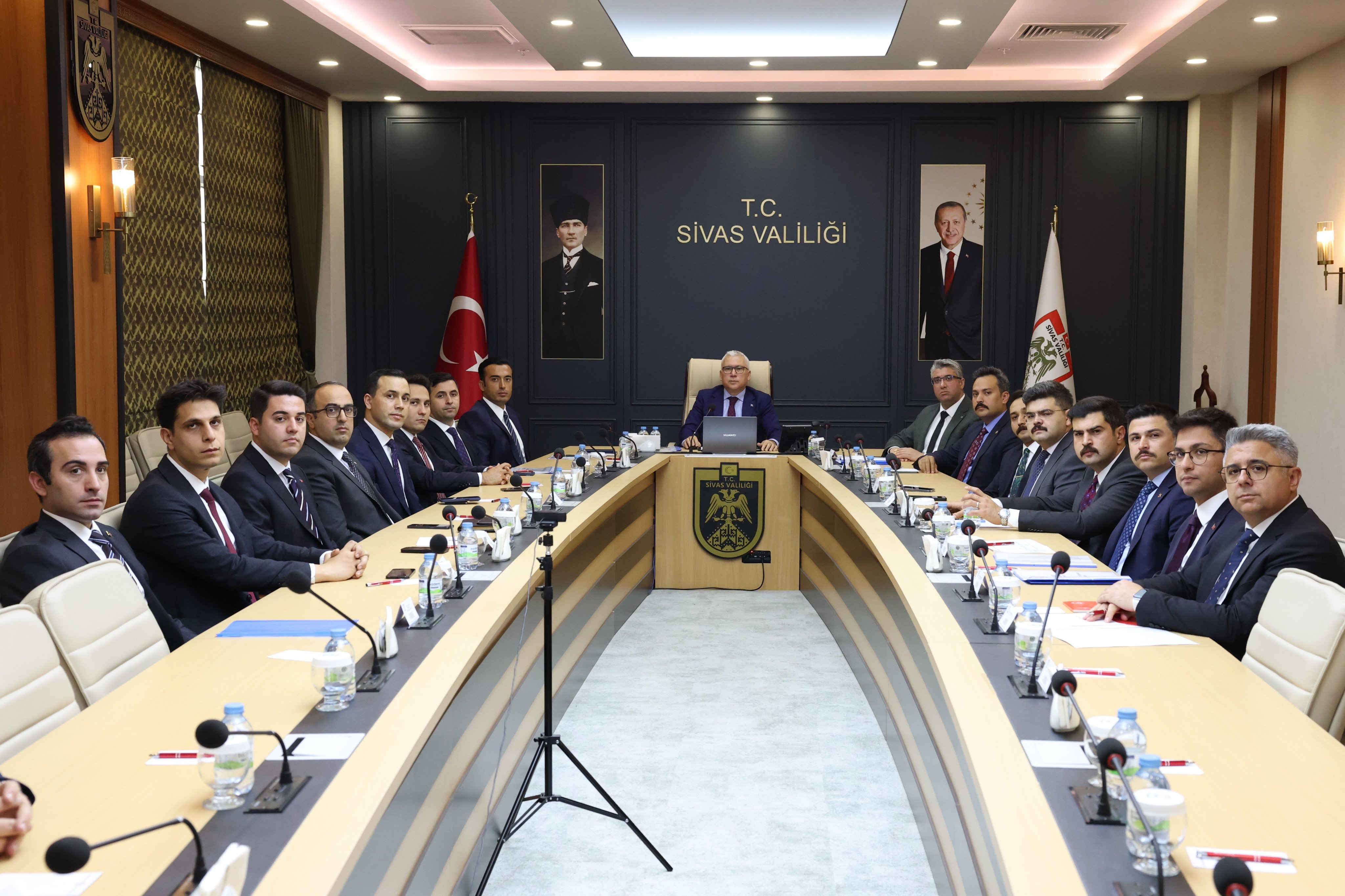 Sivas Valiliği’nden sosyal yardım incelemesi! Performans karneleri tek tek açıklandı!