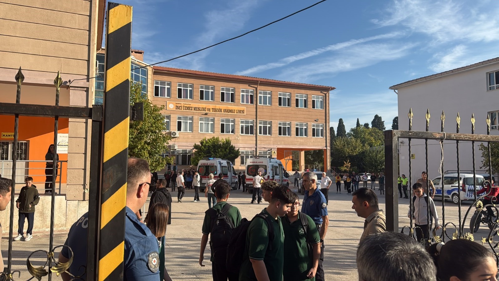 Manisa'daki okul saldırısında 4 gözaltı; 11 öğrenci yaralı!